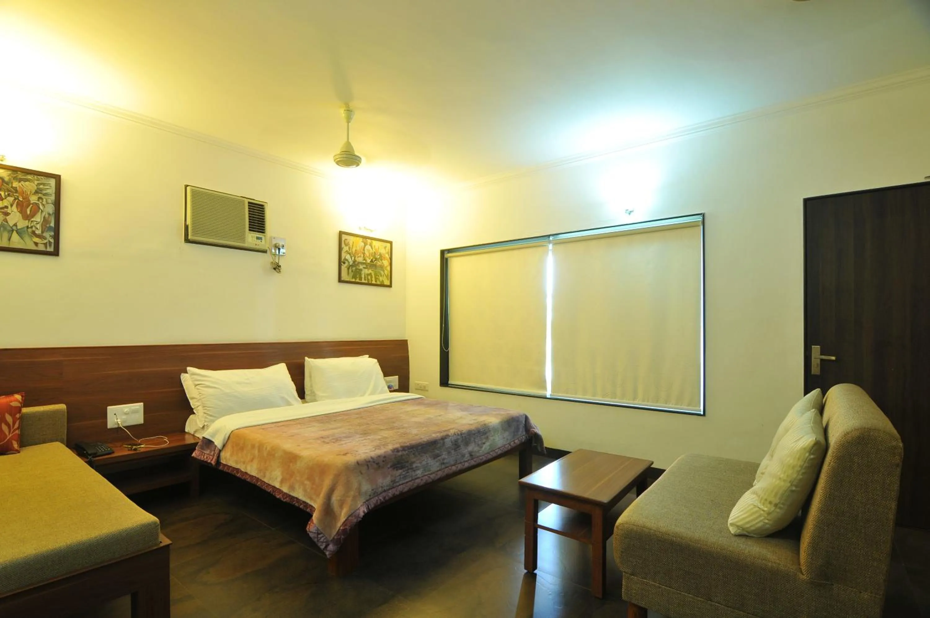 Photo of the whole room, Bed in Lago villa