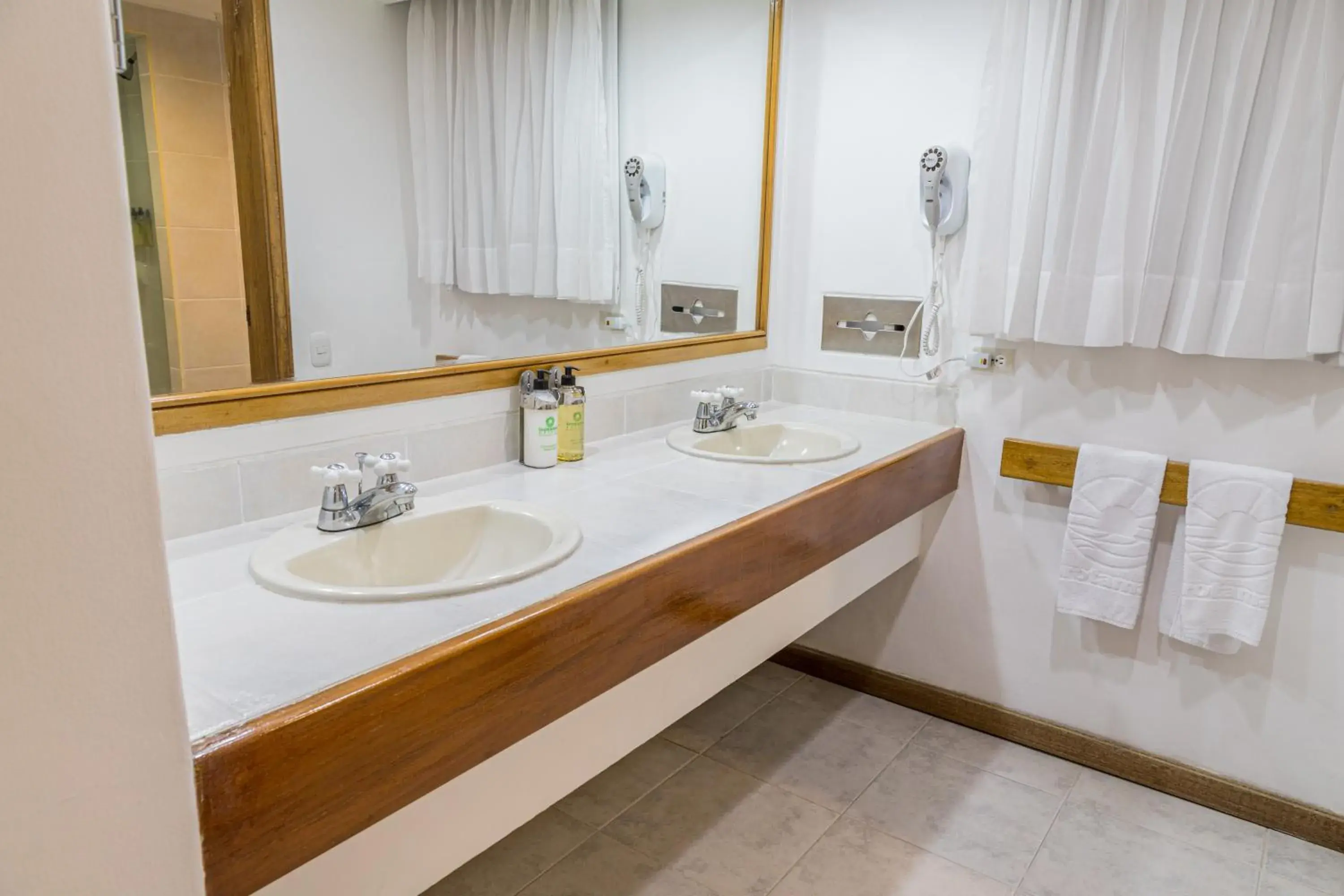 Bathroom in Hotel Irotama Bungalows & Bohios Bathroom in Hotel Irotama Bungalows & Bohios