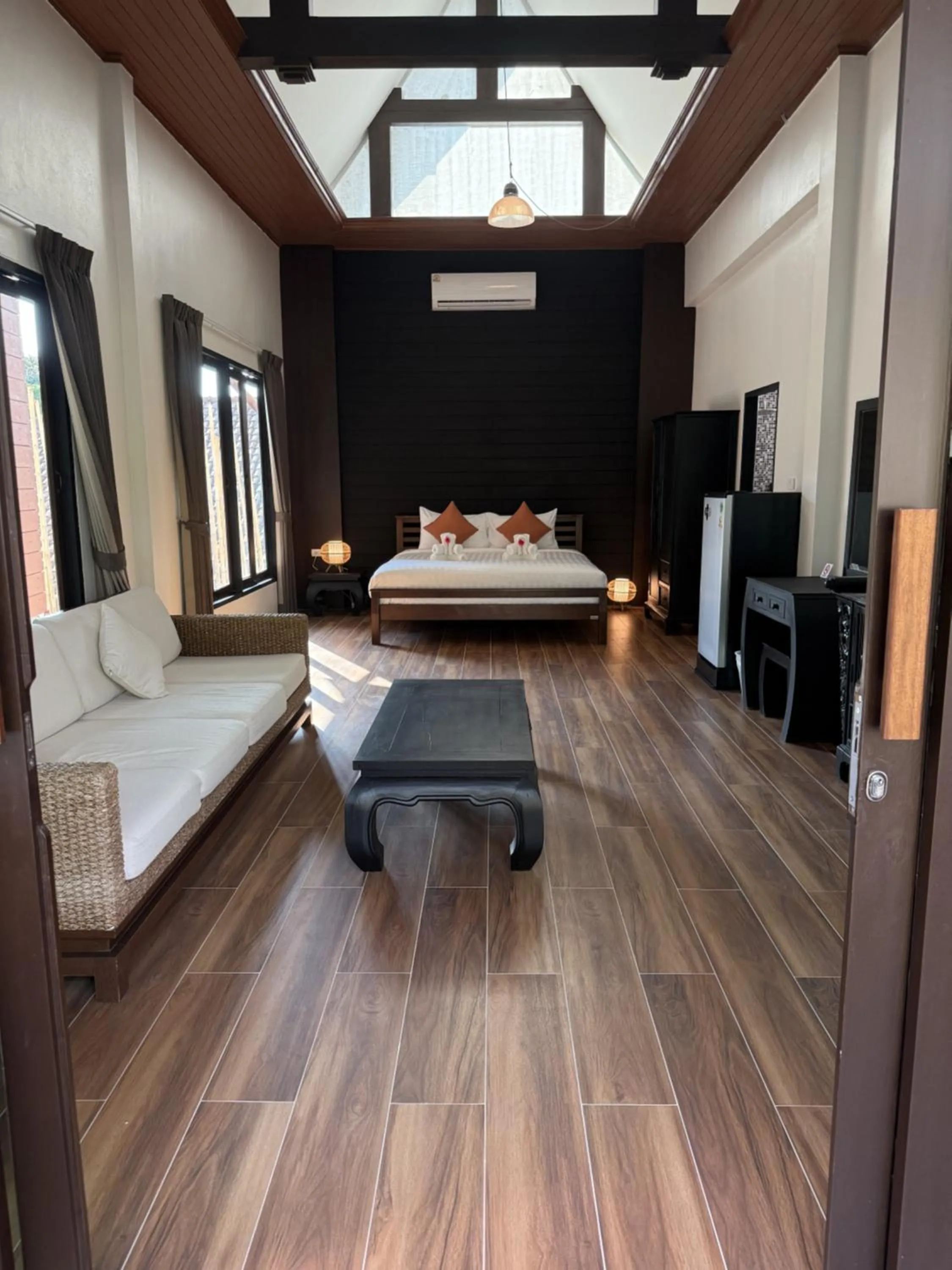 Photo of the whole room, Bed in Blue Palm Residence Kata