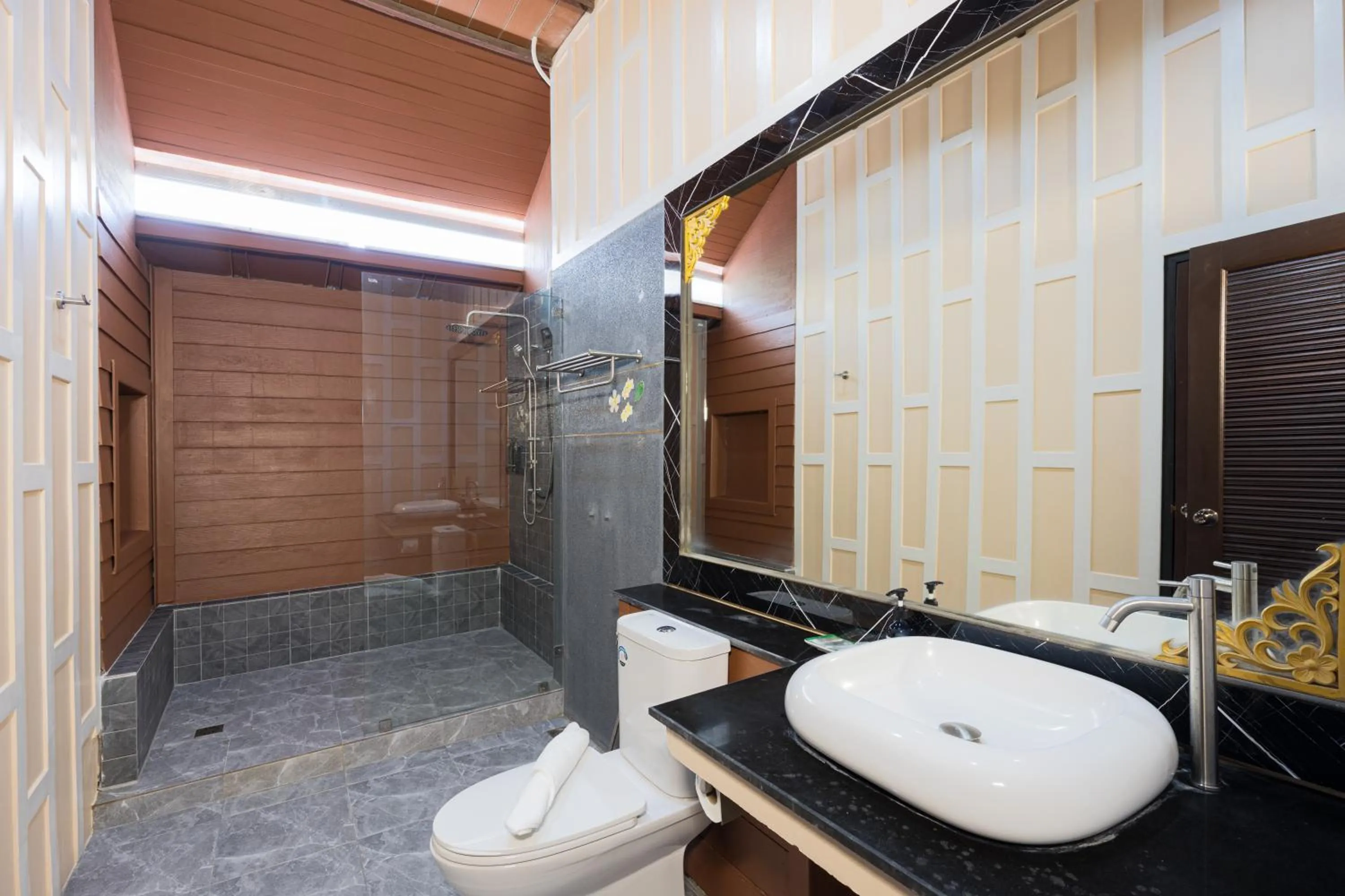 Shower in Blue Palm Residence Kata