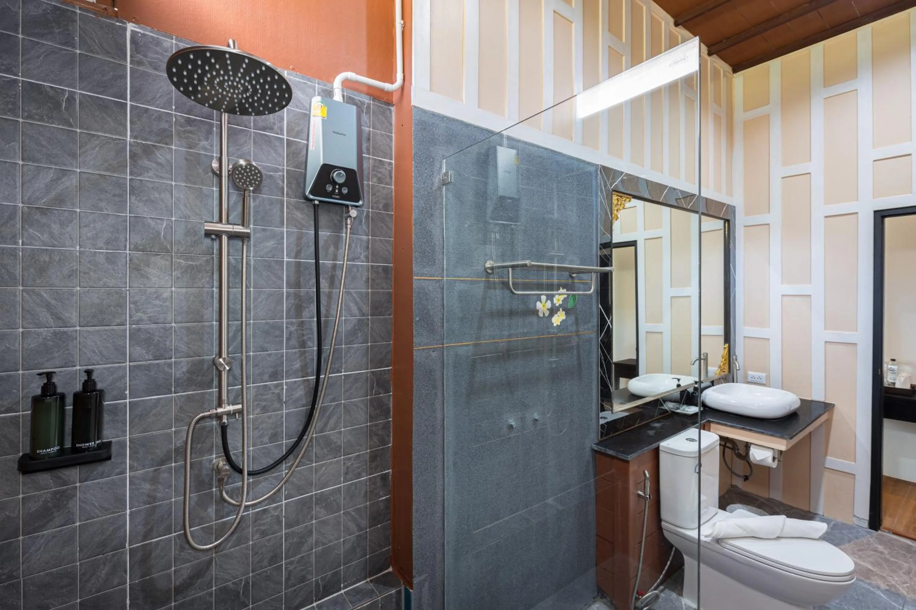 Shower in Blue Palm Residence Kata