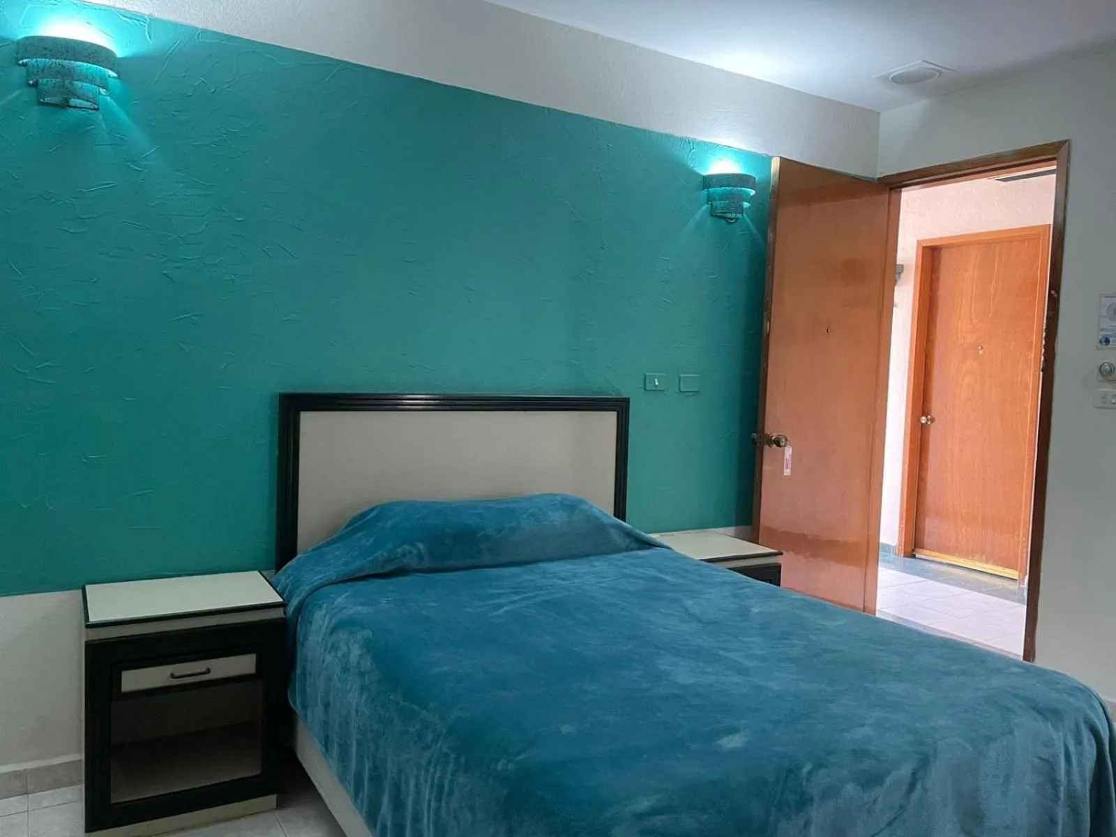 Bed in Hotel Tamazunchale