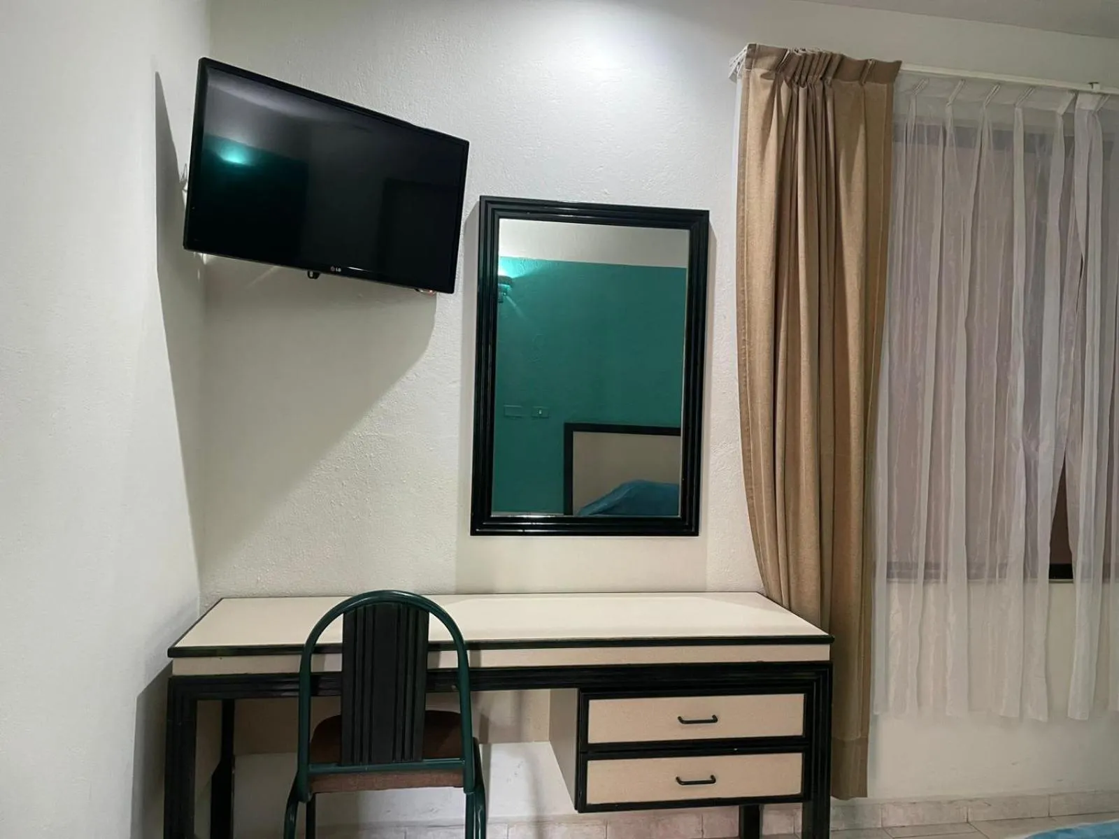 TV and multimedia in Hotel Tamazunchale