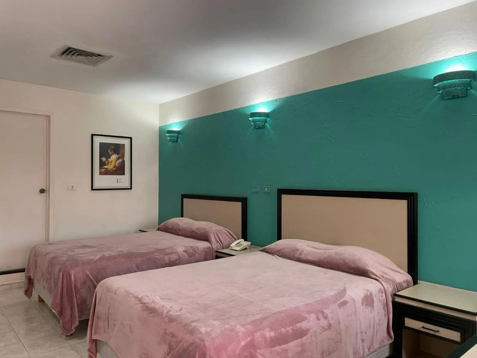 Bed in Hotel Tamazunchale