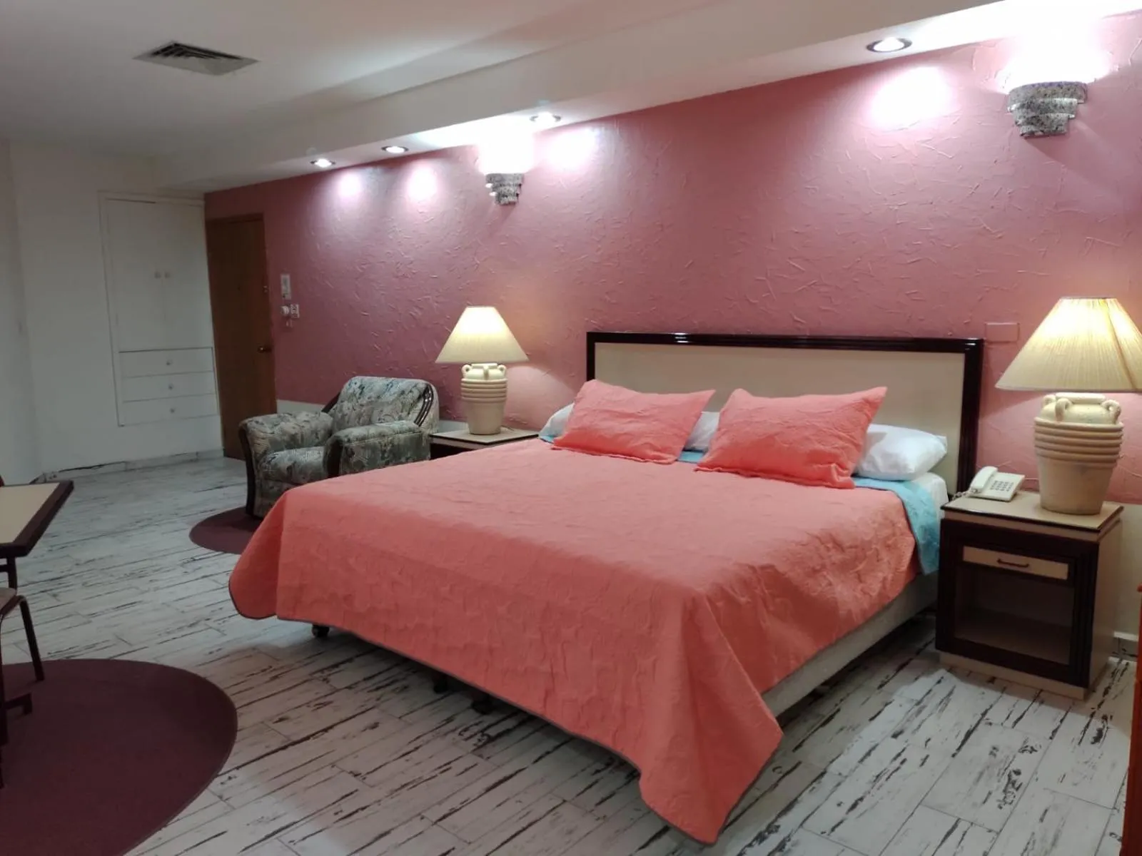 Bed in Hotel Tamazunchale