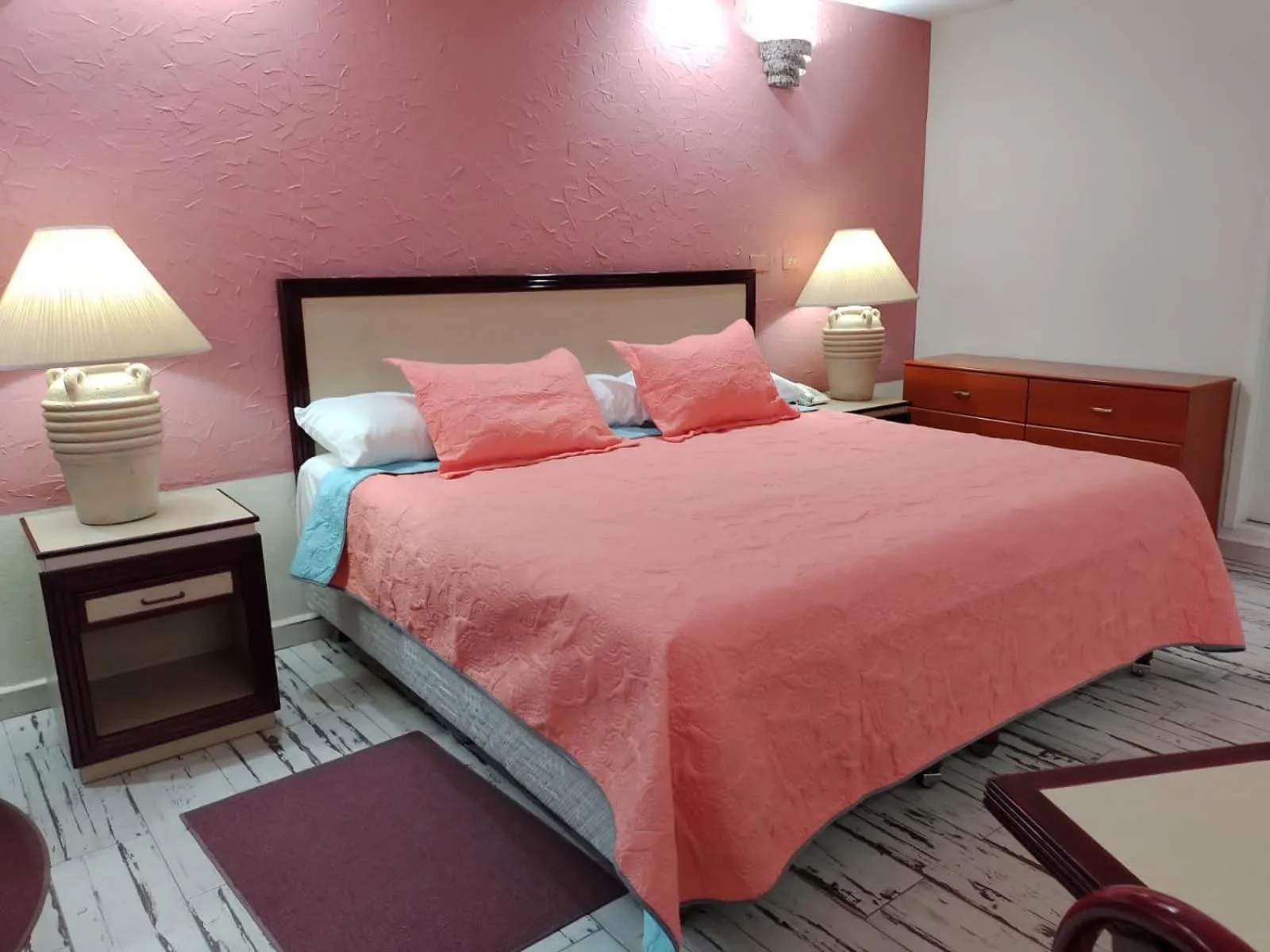 Bed in Hotel Tamazunchale