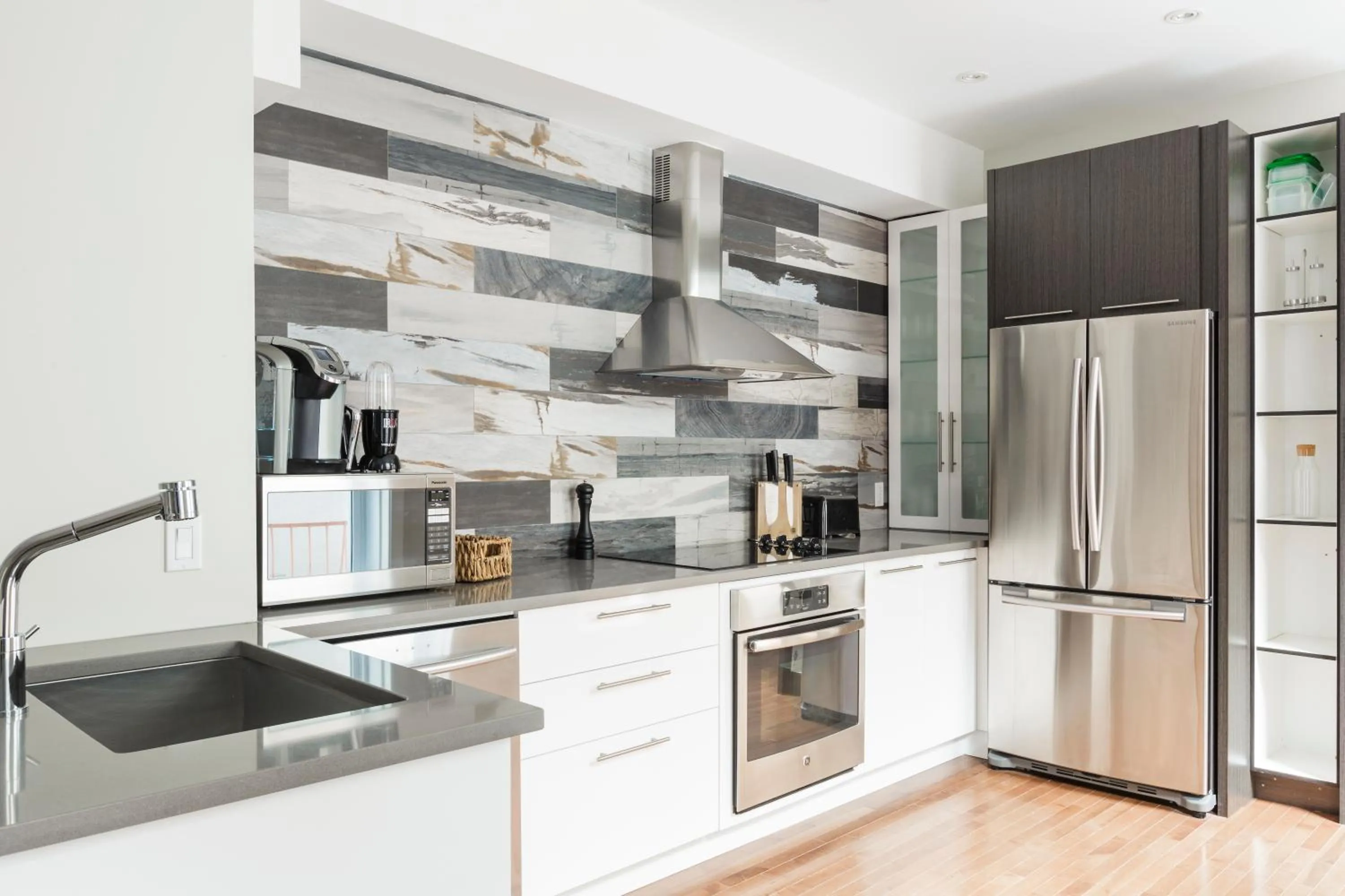 Kitchen or kitchenette in MTLVacationRentals - The FabFour