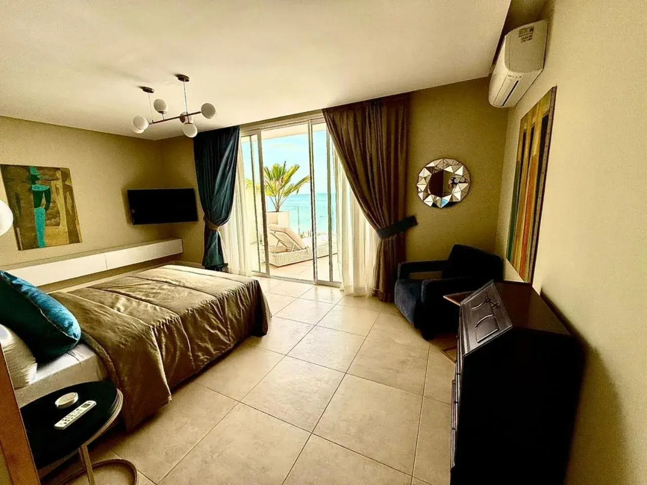 Deluxe Double Room with Sea View in Villa Italia Somone Maison d'Hôte de Luxe Deluxe Double Room with Sea View in Villa Italia Somone Maison d'Hôte de Luxe