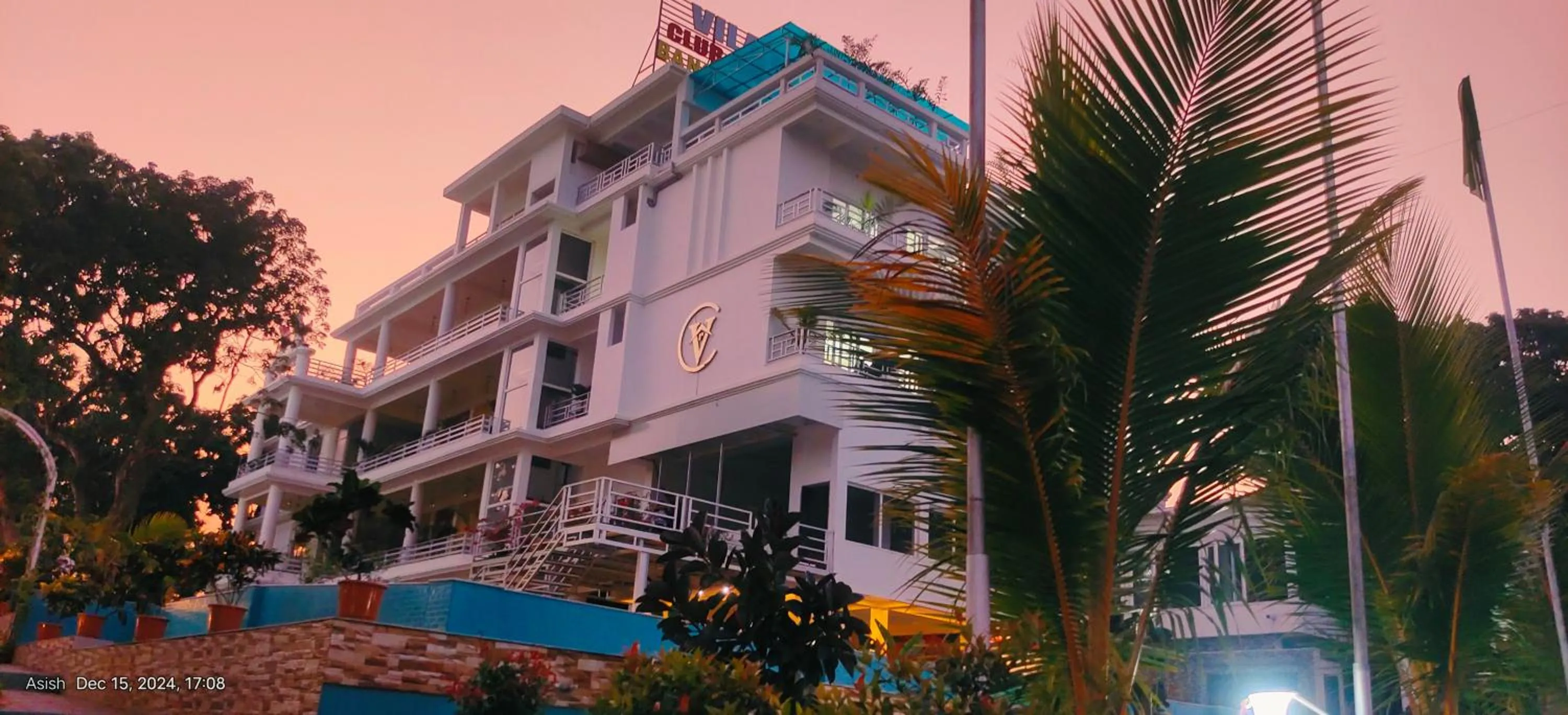 Property building in Vila's Club Resort