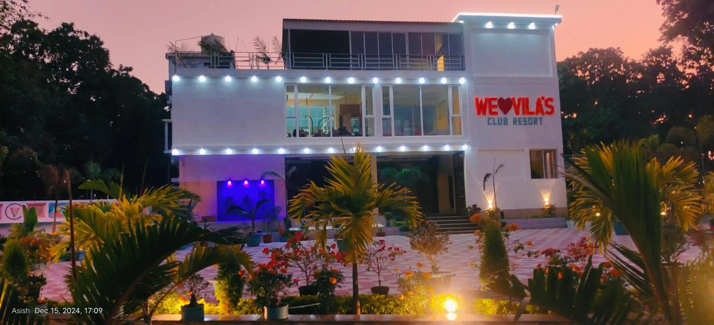 Property building in Vila's Club Resort