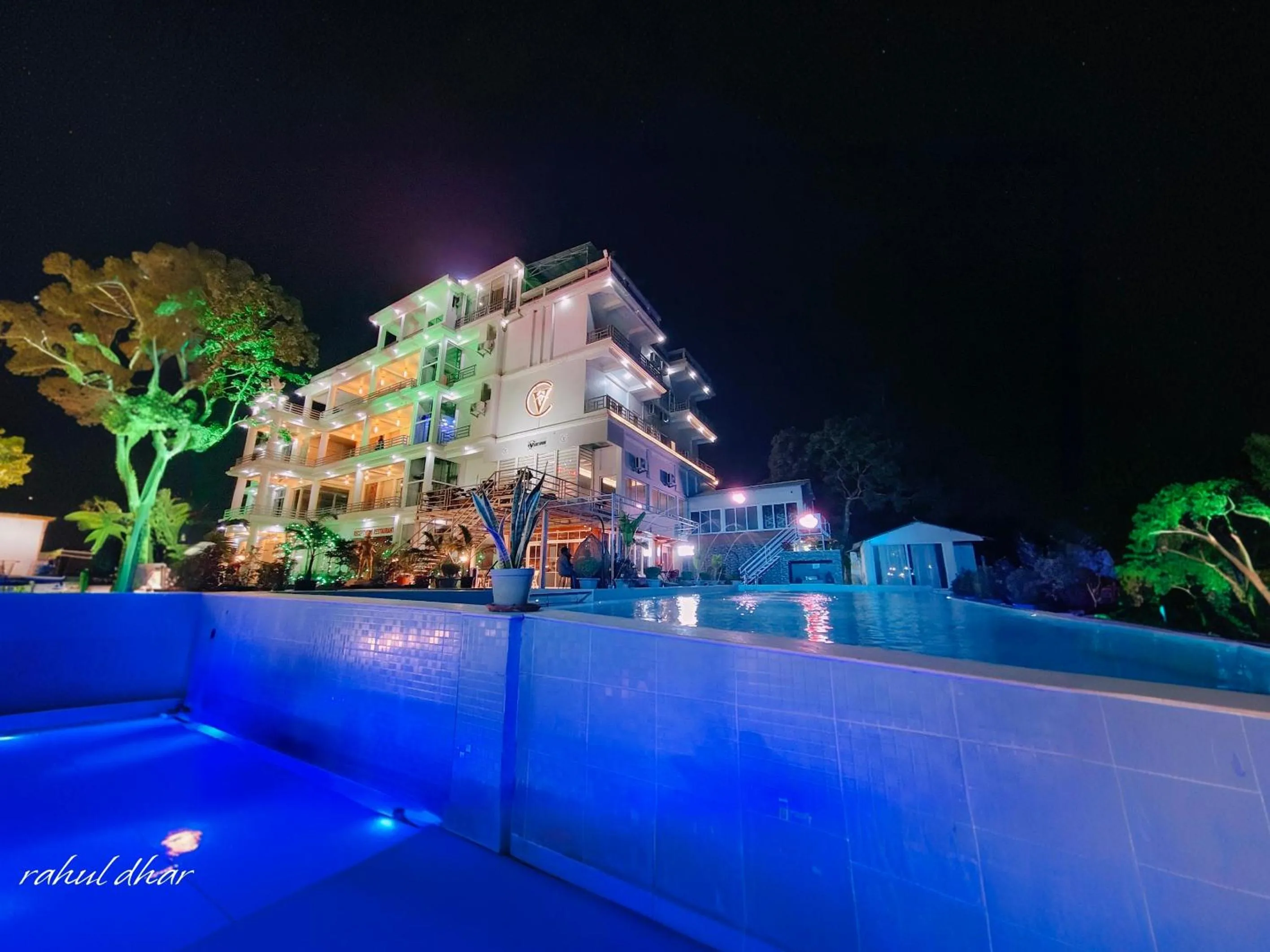 Property building in Vila's Club Resort