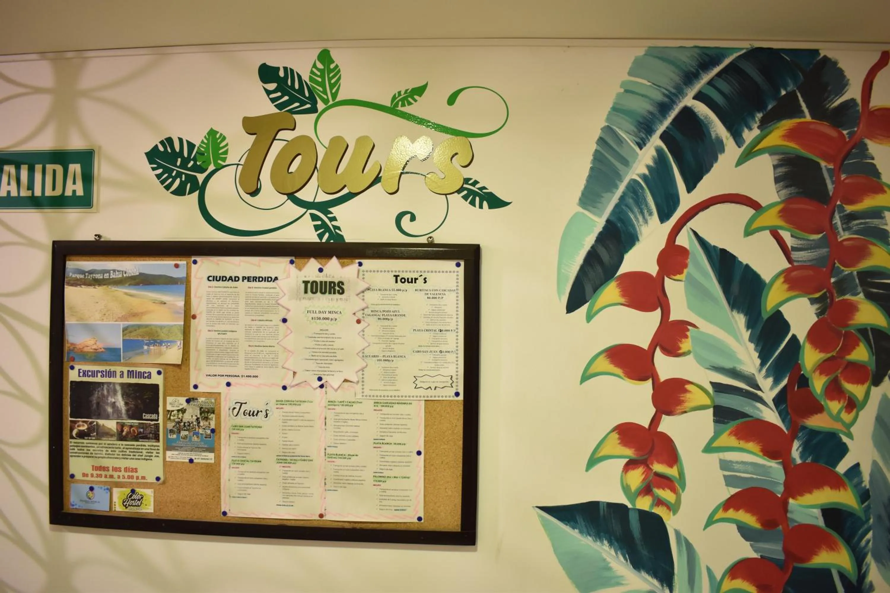 Logo/Certificate/Sign in Color House Santa Marta