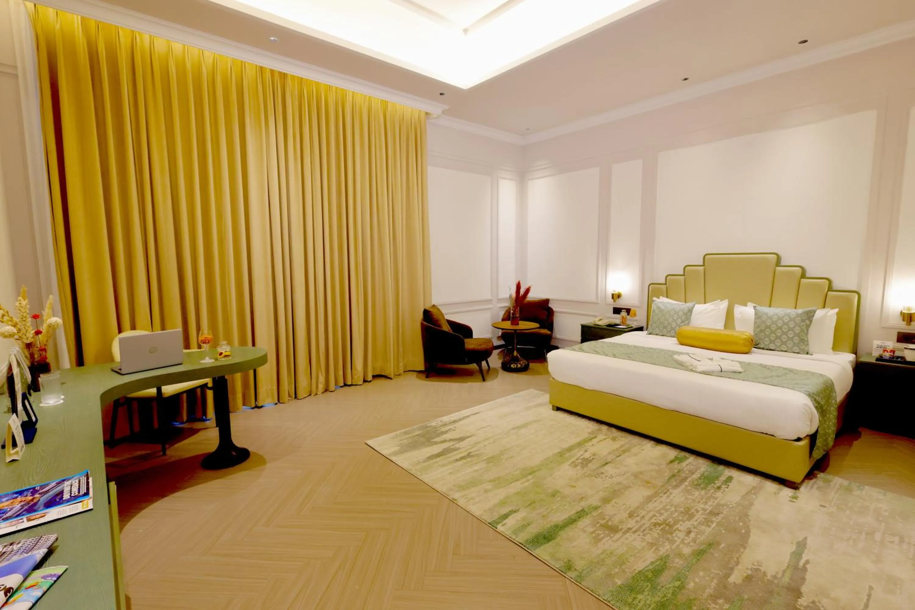 Bedroom, Bed in The Tivoli New Delhi