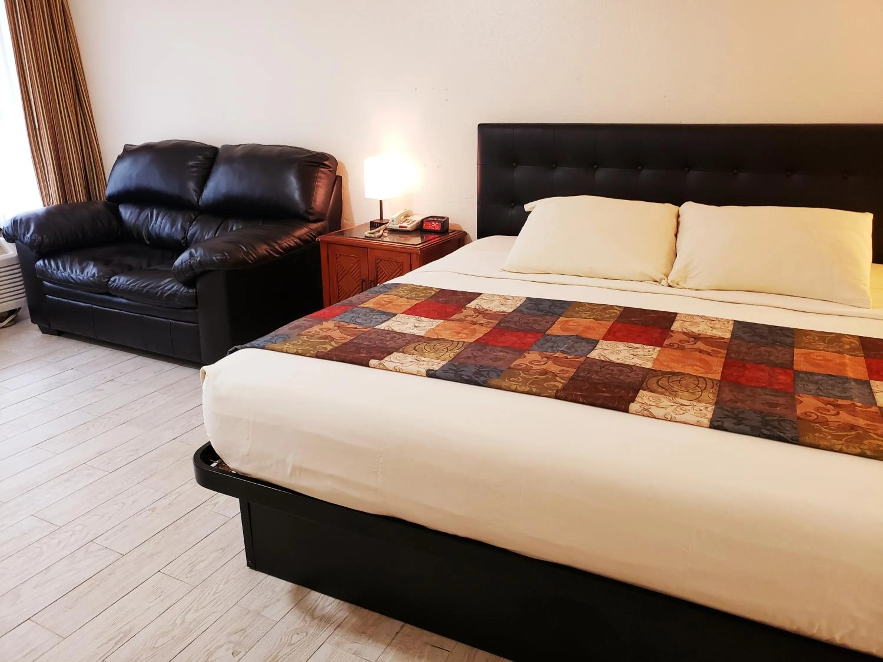 Photo of the whole room, Bed in Simple Rewards Inn