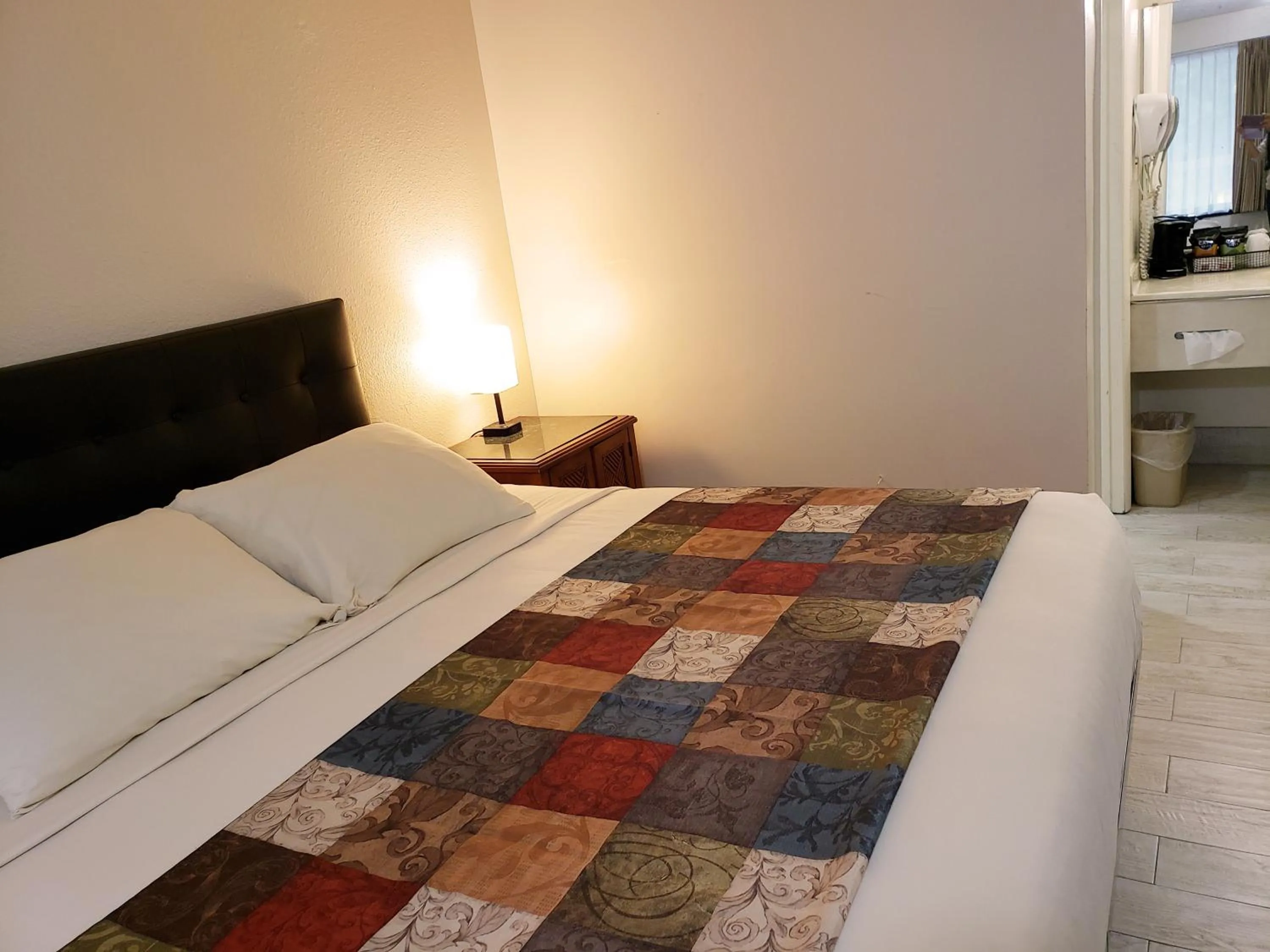 Photo of the whole room, Bed in Simple Rewards Inn