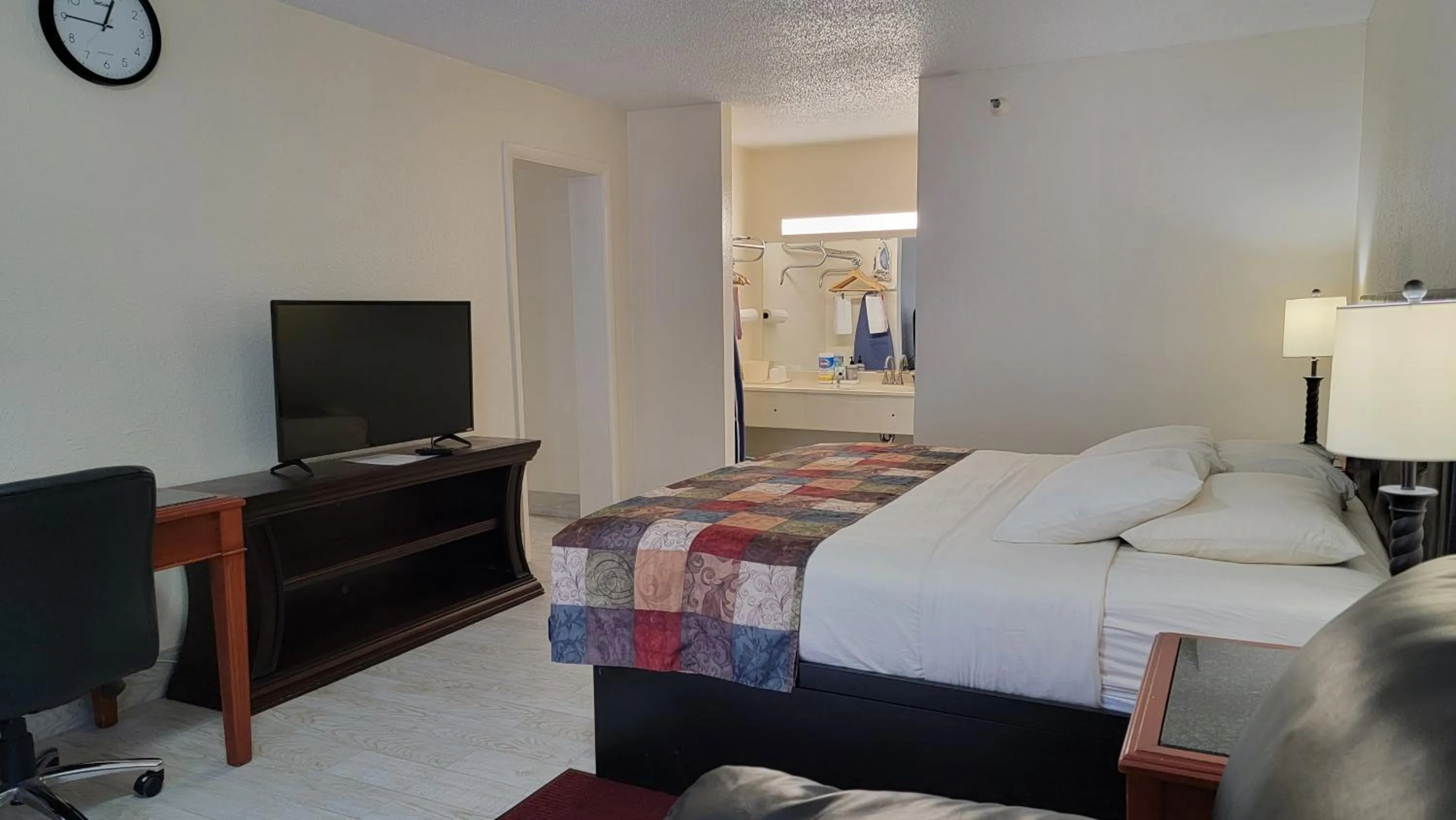 Bed in Simple Rewards Inn