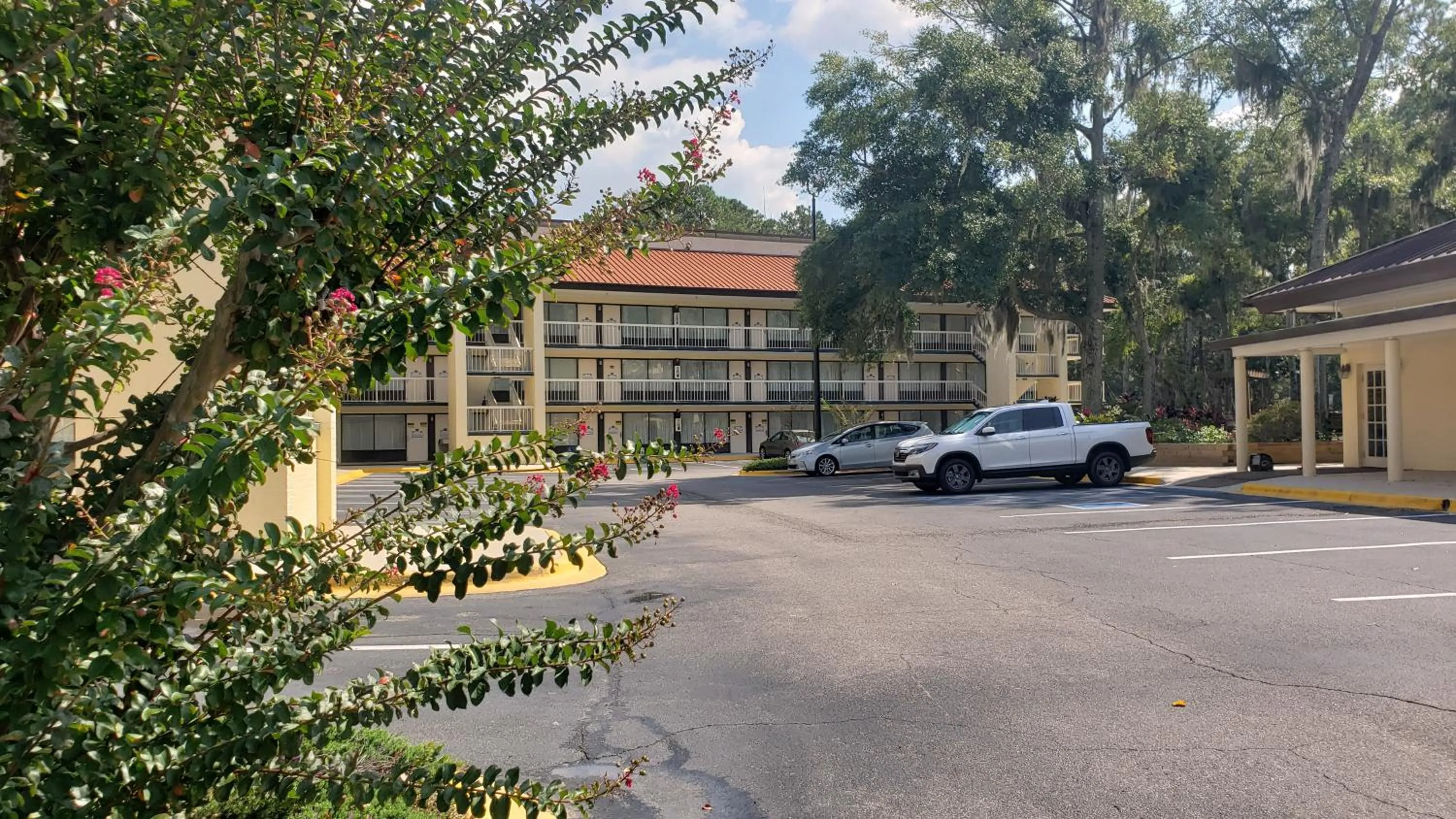 Property building in Simple Rewards Inn