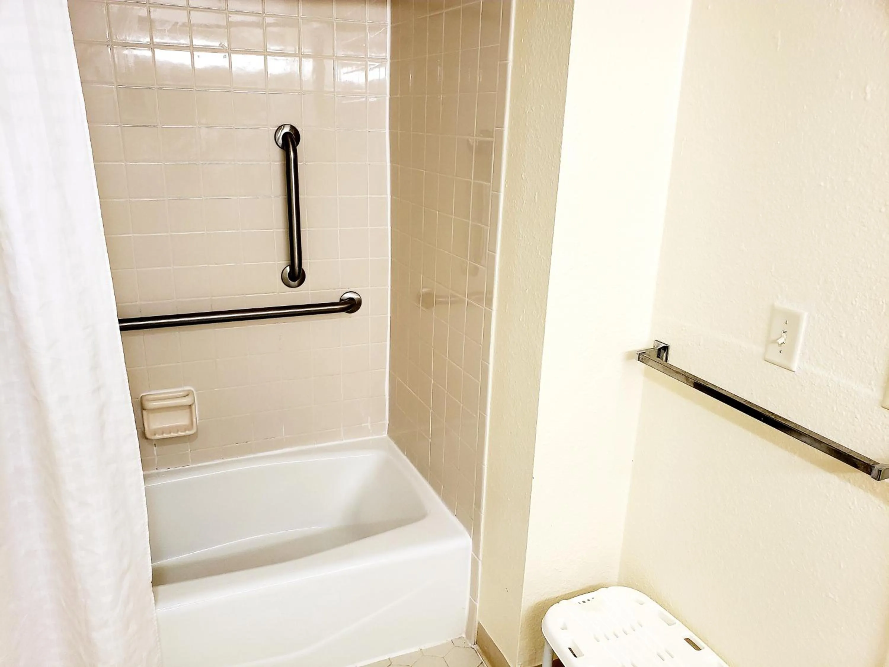 Bathroom in Simple Rewards Inn