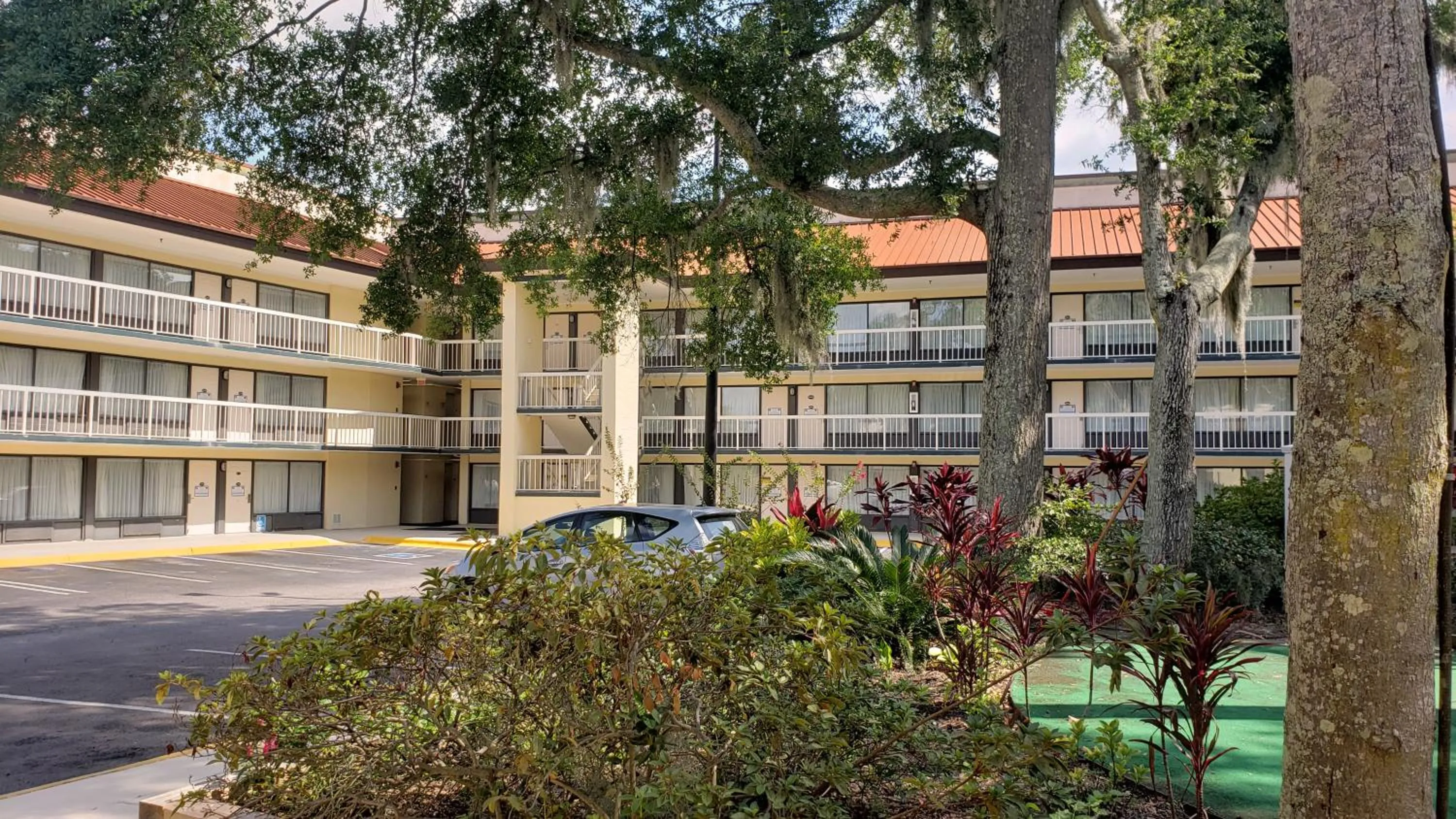 Property building in Simple Rewards Inn