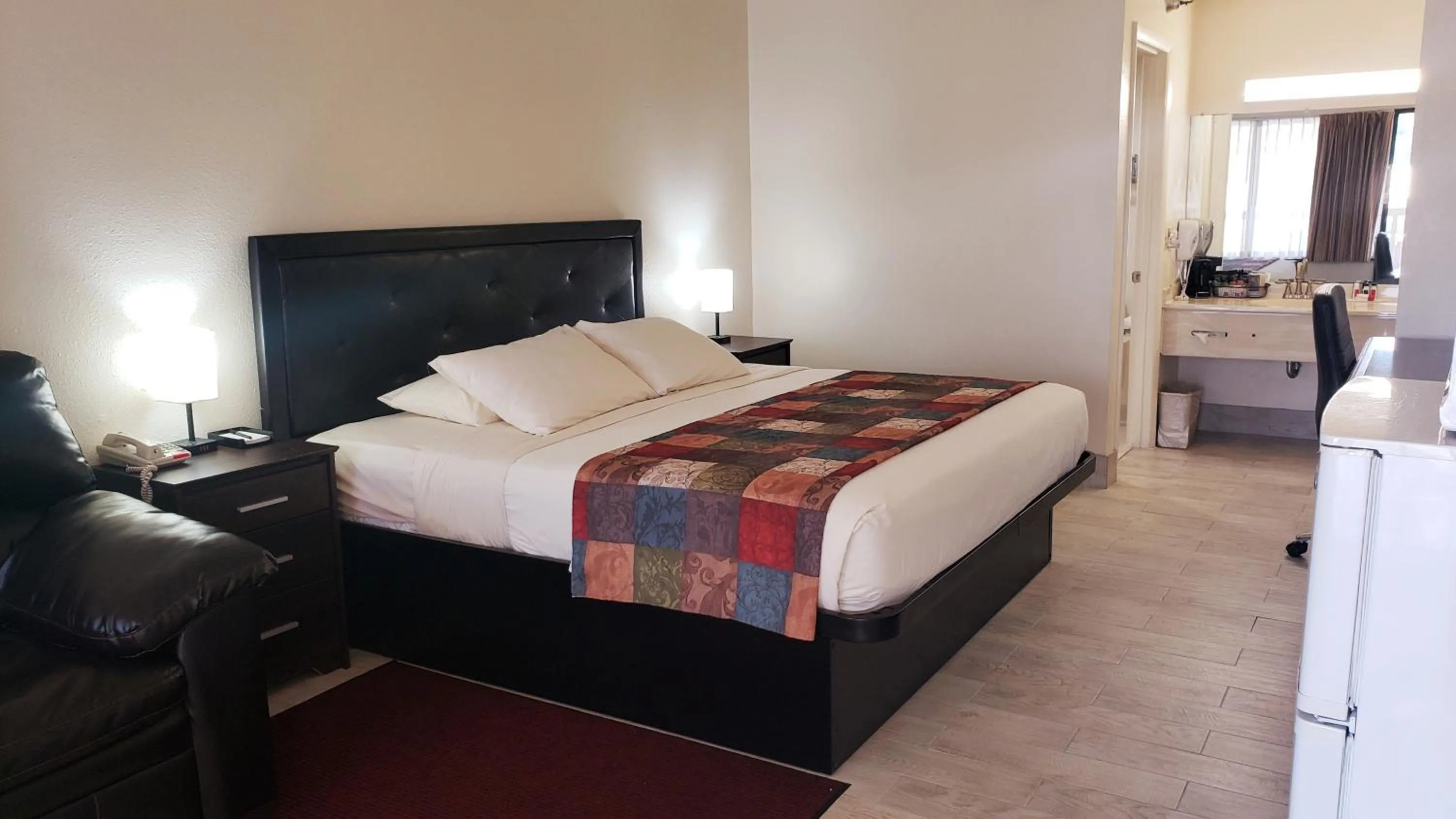 Photo of the whole room, Bed in Simple Rewards Inn