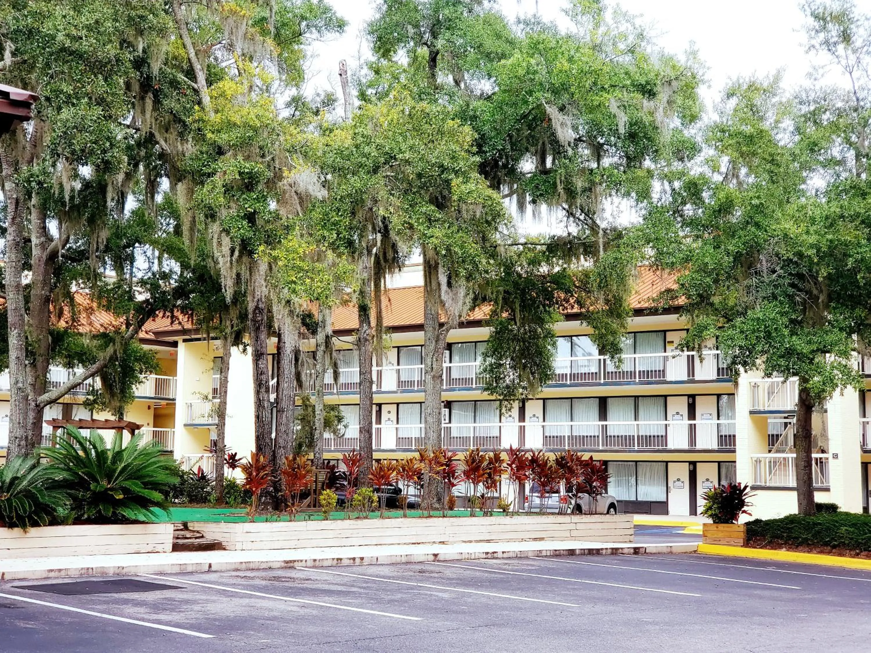 Property building in Simple Rewards Inn