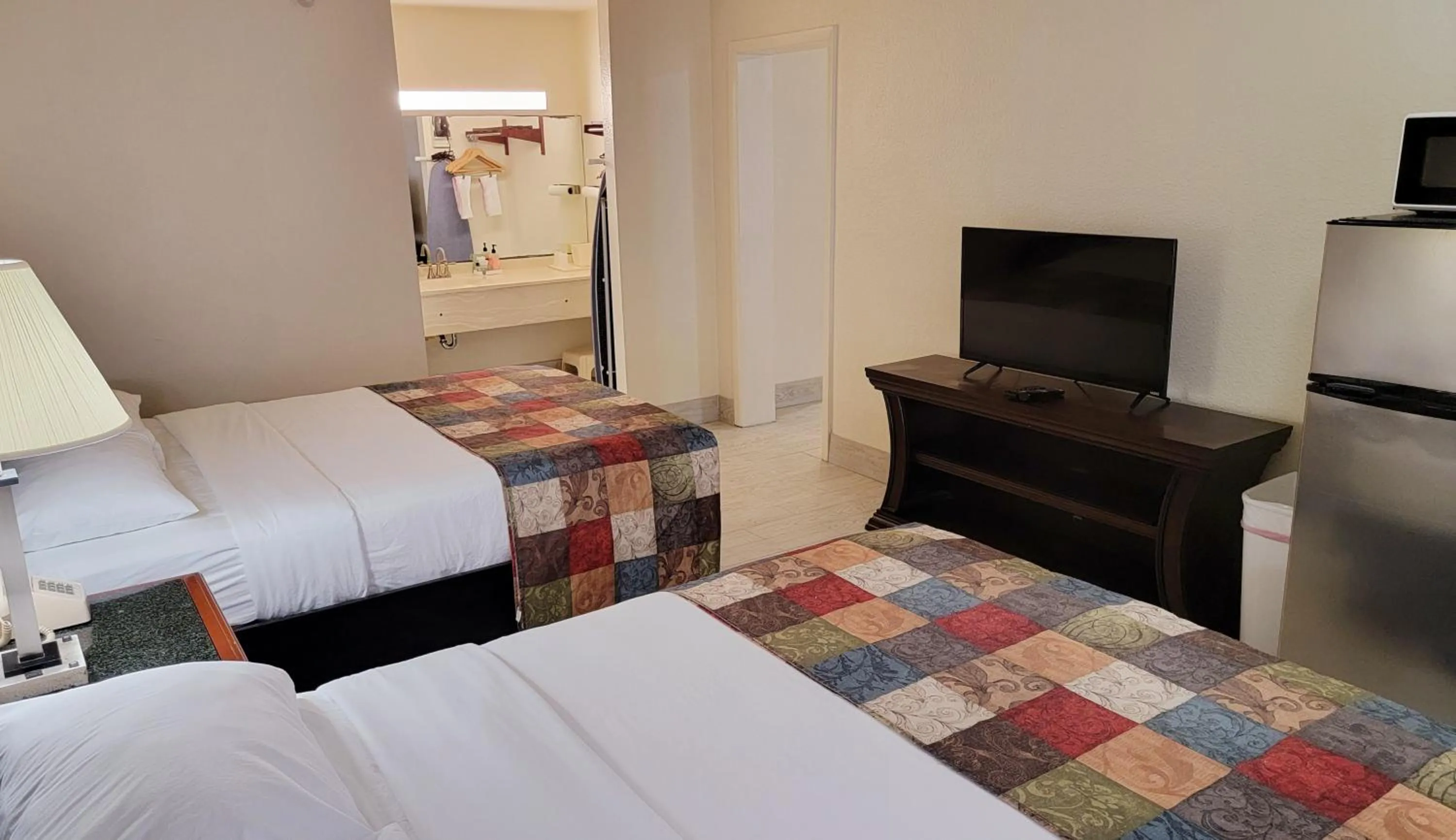 Bed in Simple Rewards Inn