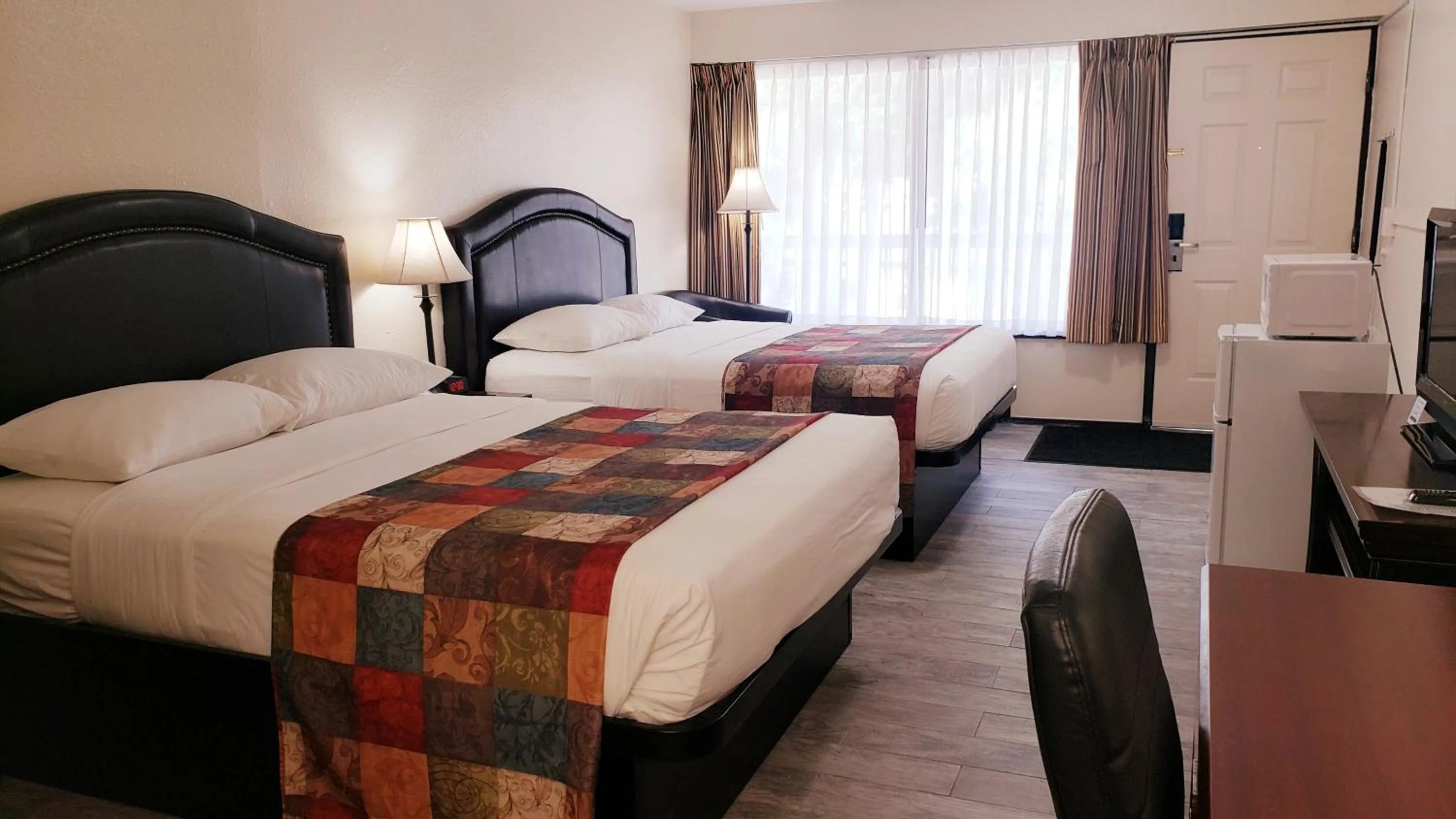 Photo of the whole room, Bed in Simple Rewards Inn