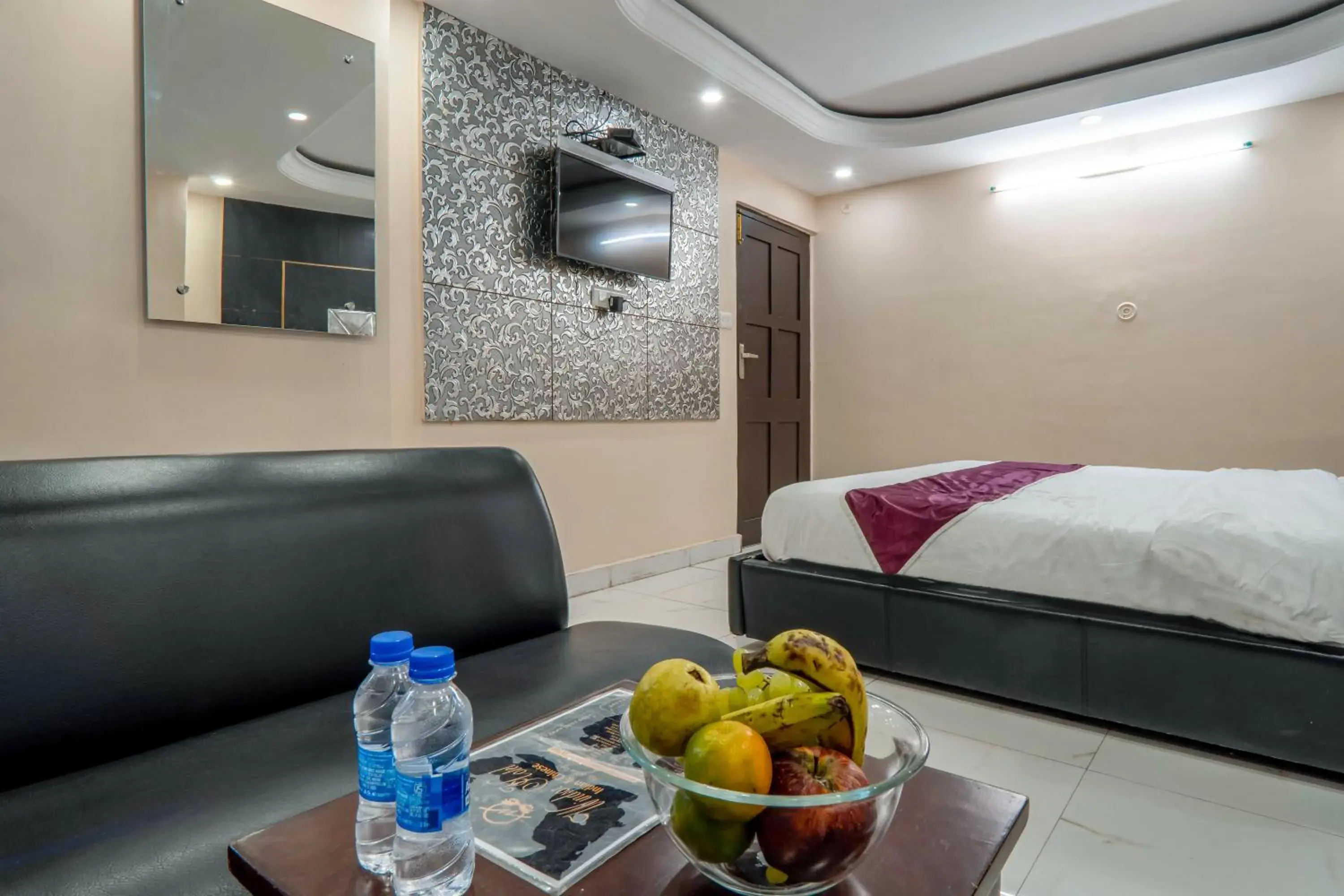 TV and multimedia, Bed in Windsor the mall TV and multimedia, Bed in Windsor the mall