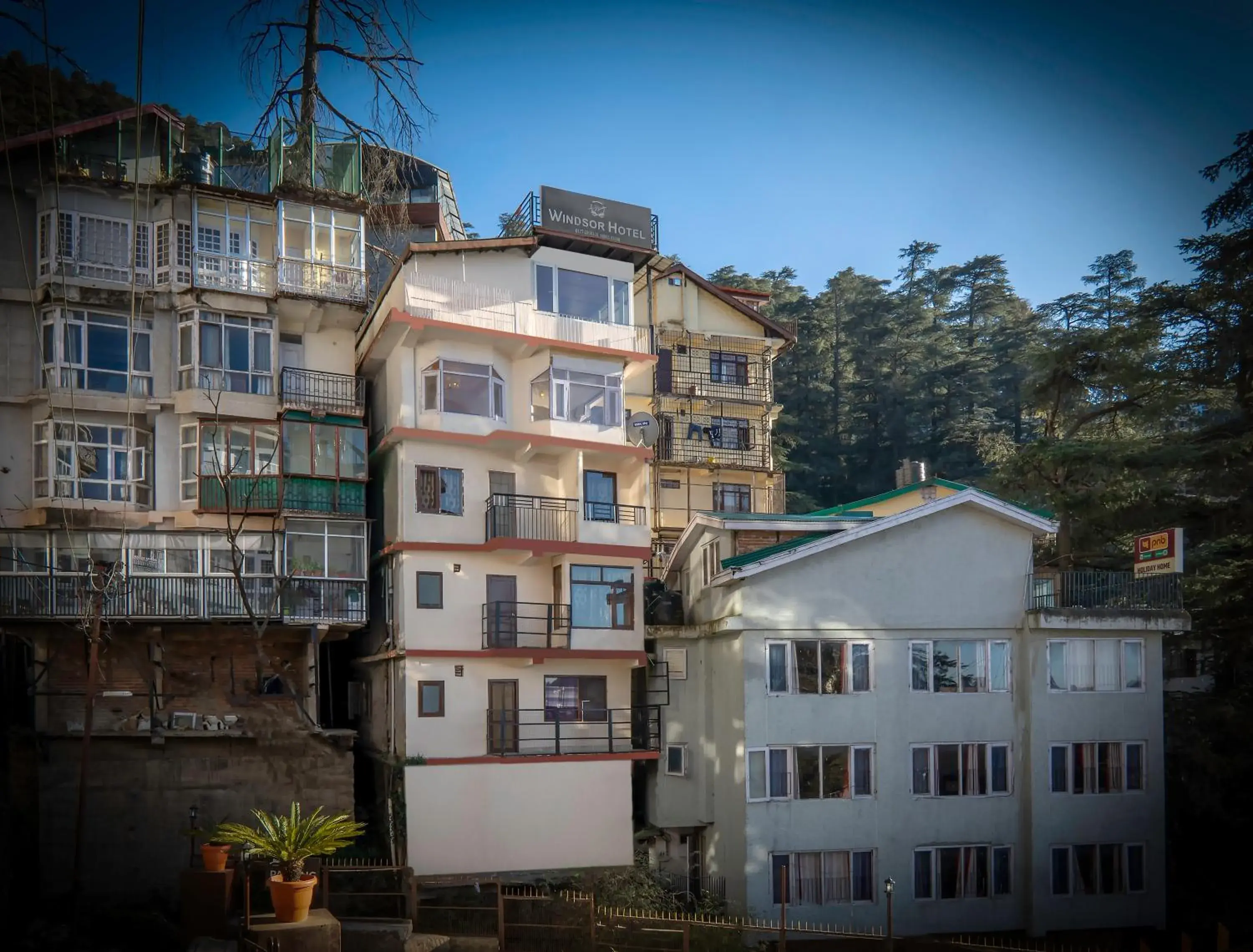 Property building in Windsor the mall Property building in Windsor the mall