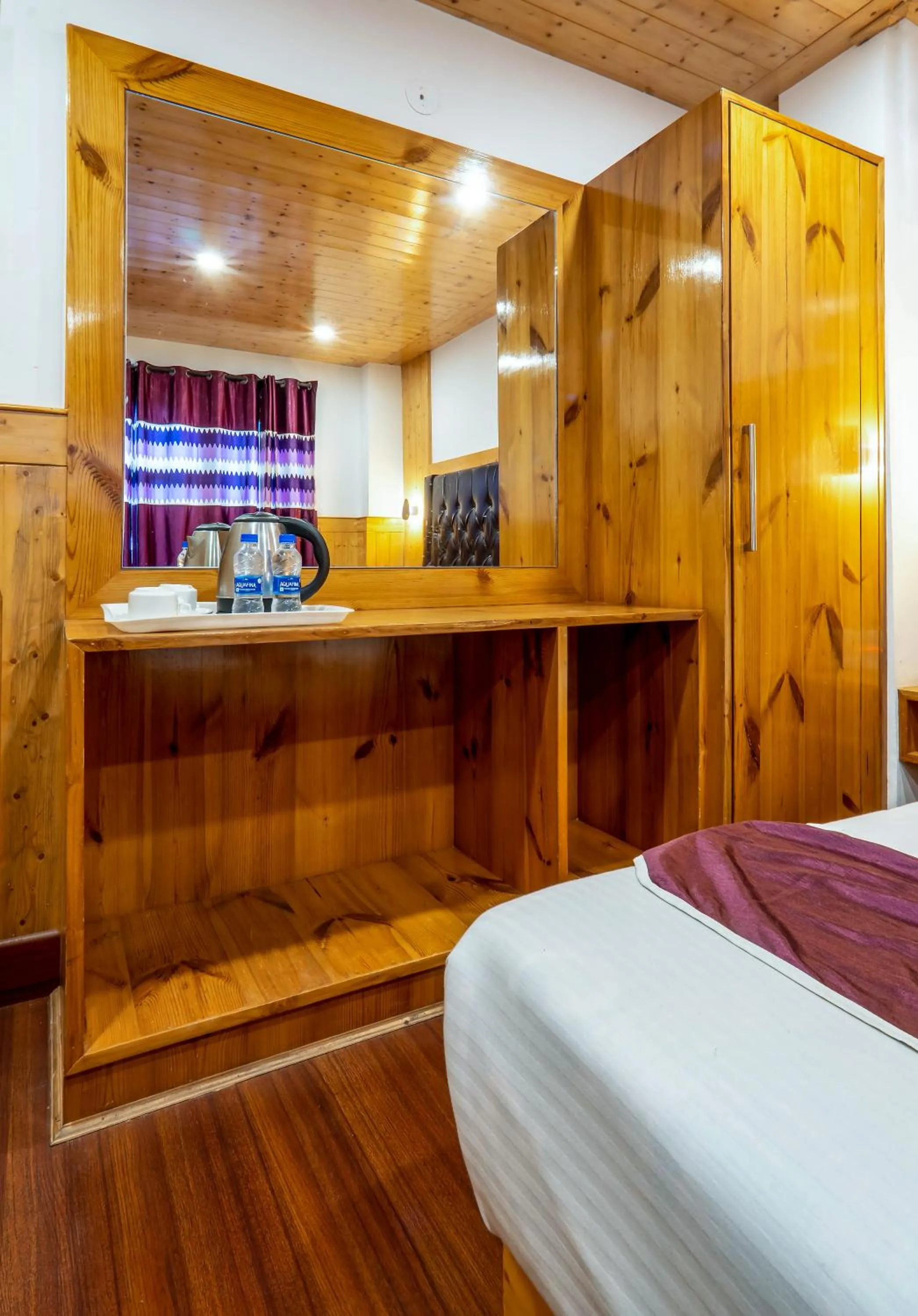 wardrobe, Bed in Windsor the mall