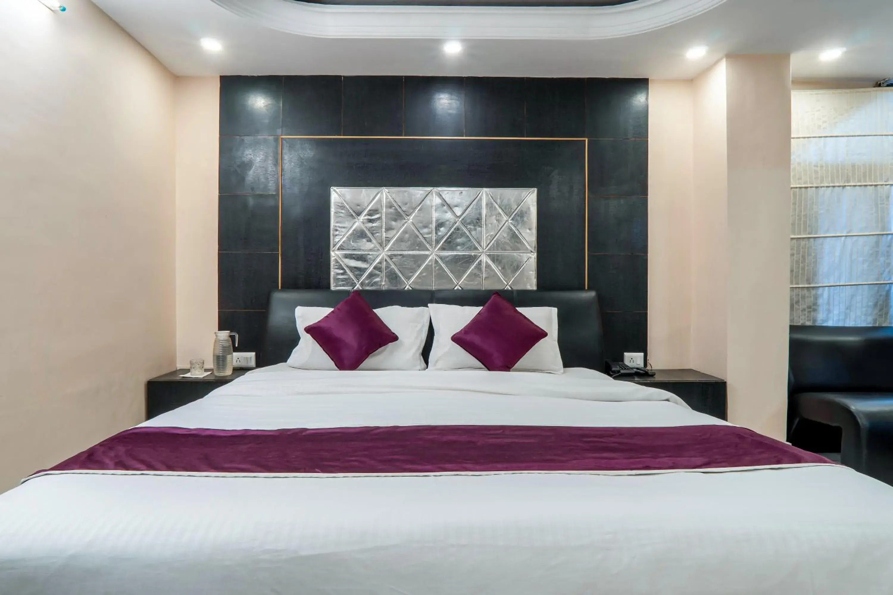 Bedroom, Bed in Windsor the mall Bedroom, Bed in Windsor the mall