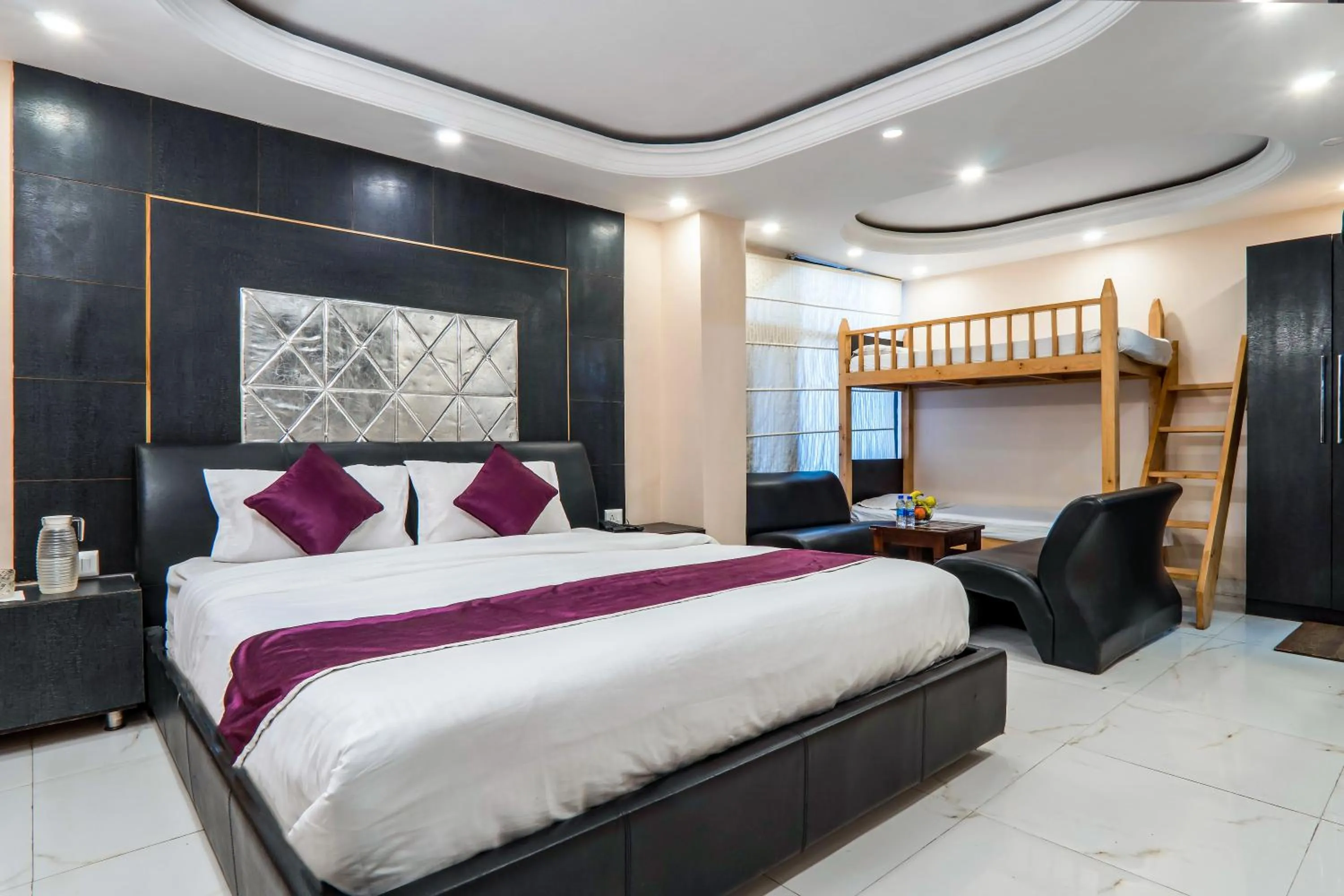 Photo of the whole room, Bed in Windsor the mall