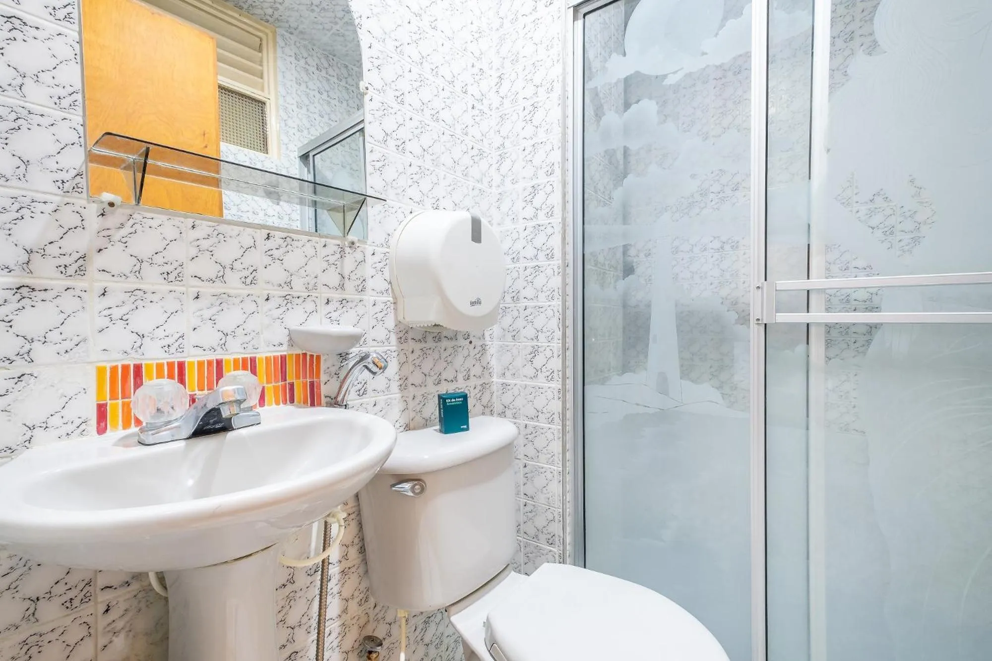 Bathroom in Hotel Almirante