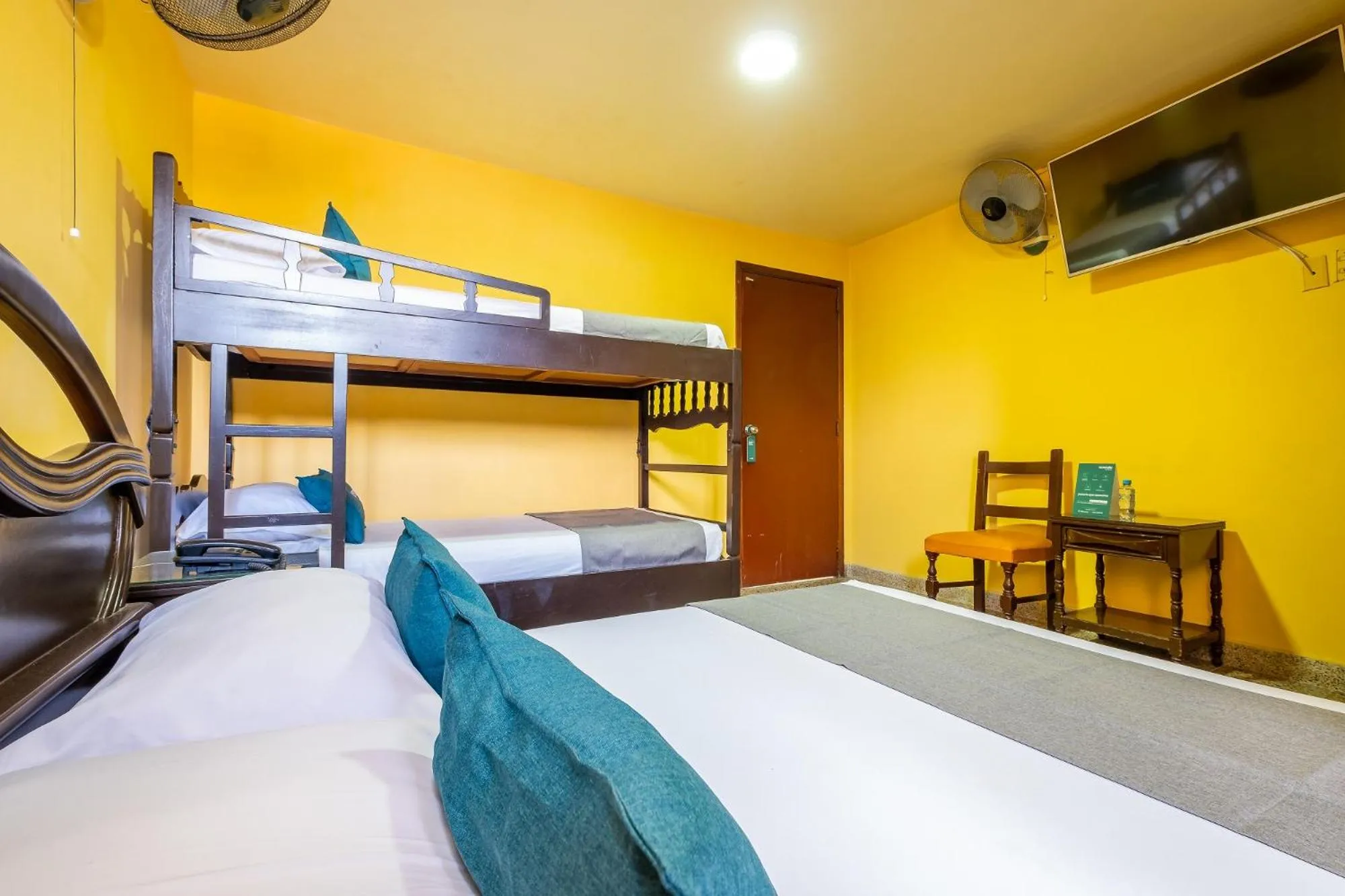 Bed in Hotel Almirante