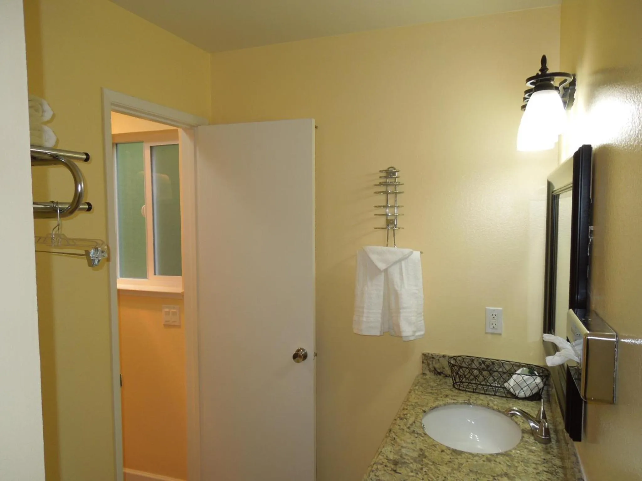 Bathroom in Tea Garden Lodge
