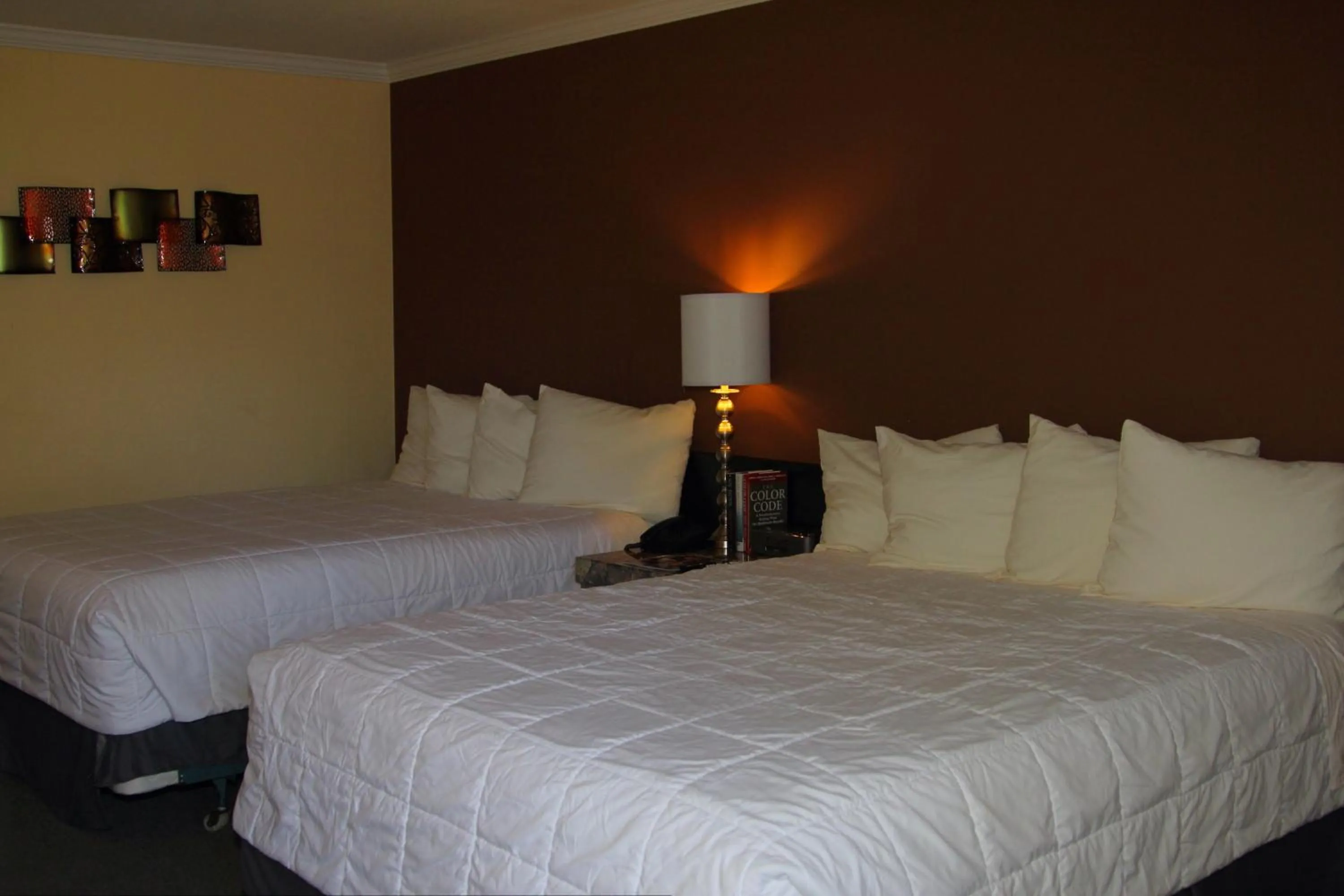 Photo of the whole room, Bed in Tea Garden Lodge