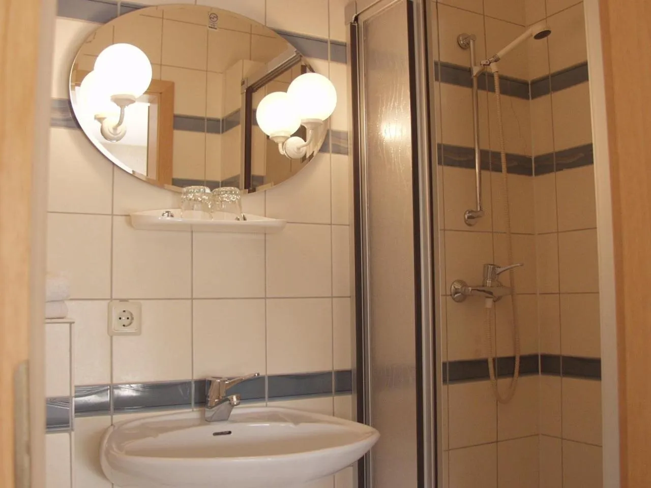 Shower in Hotel-Restaurant-Pfaelzer-Stuben