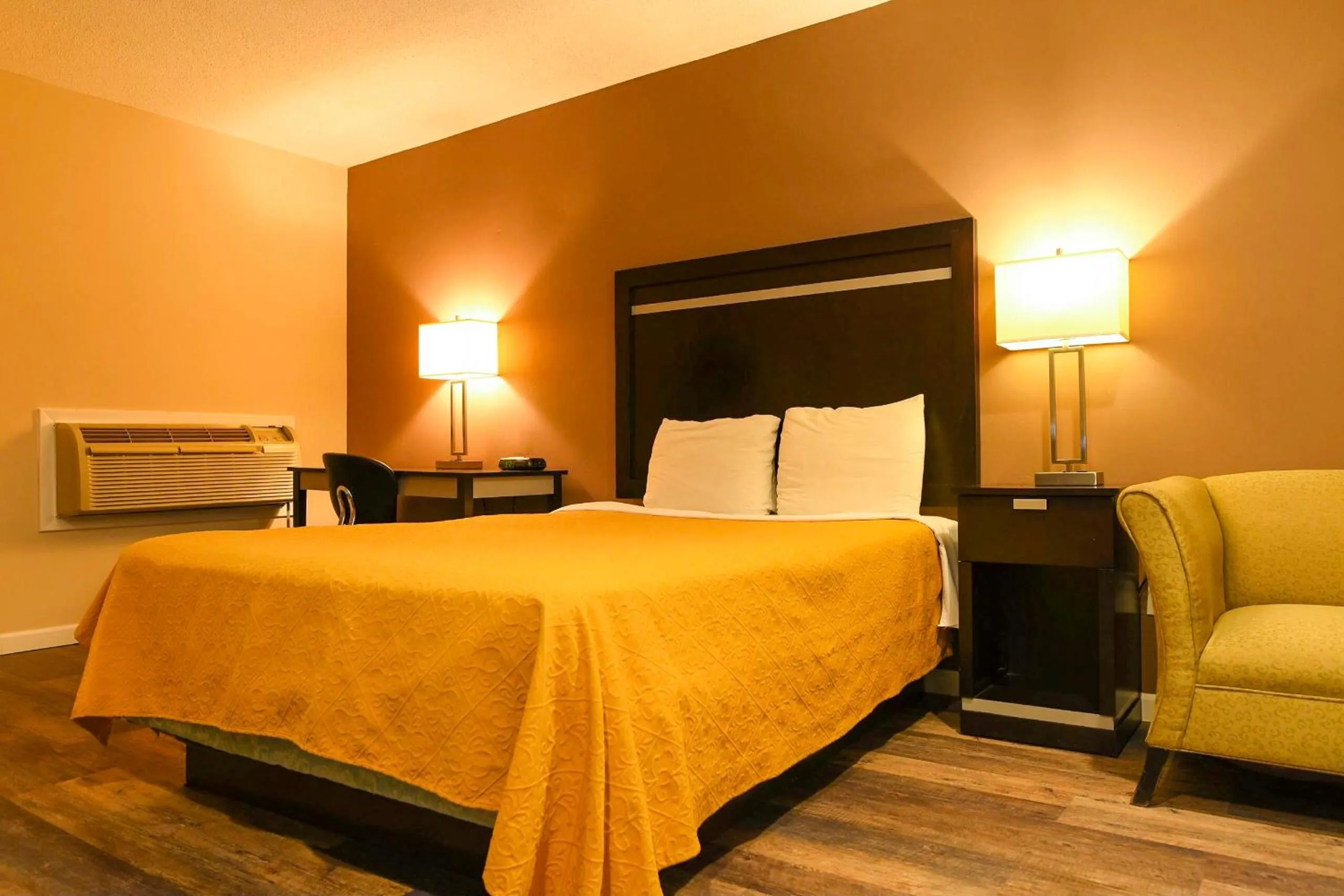 Bed in Capital Inn and Suites