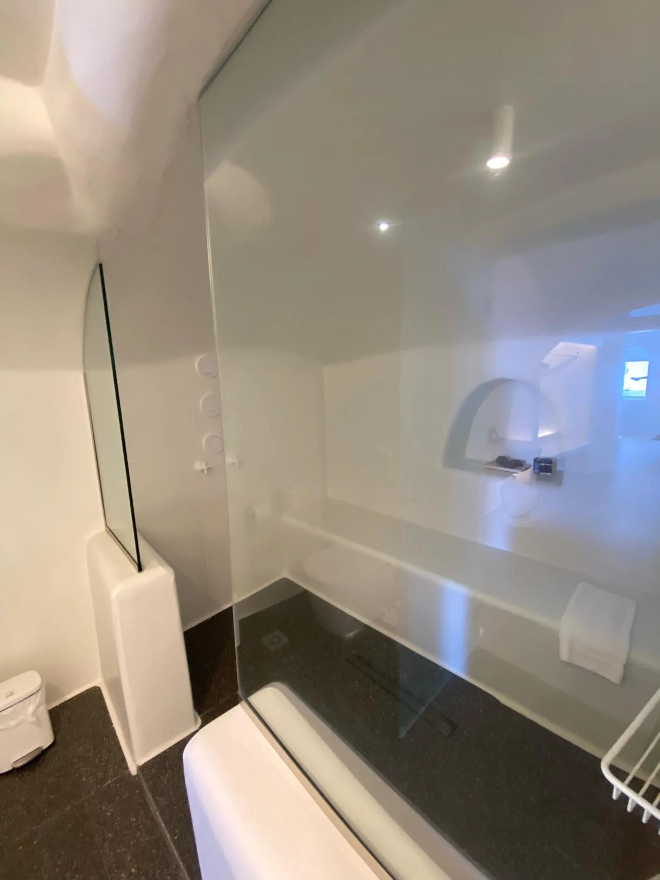 Shower in Nomikos Villas