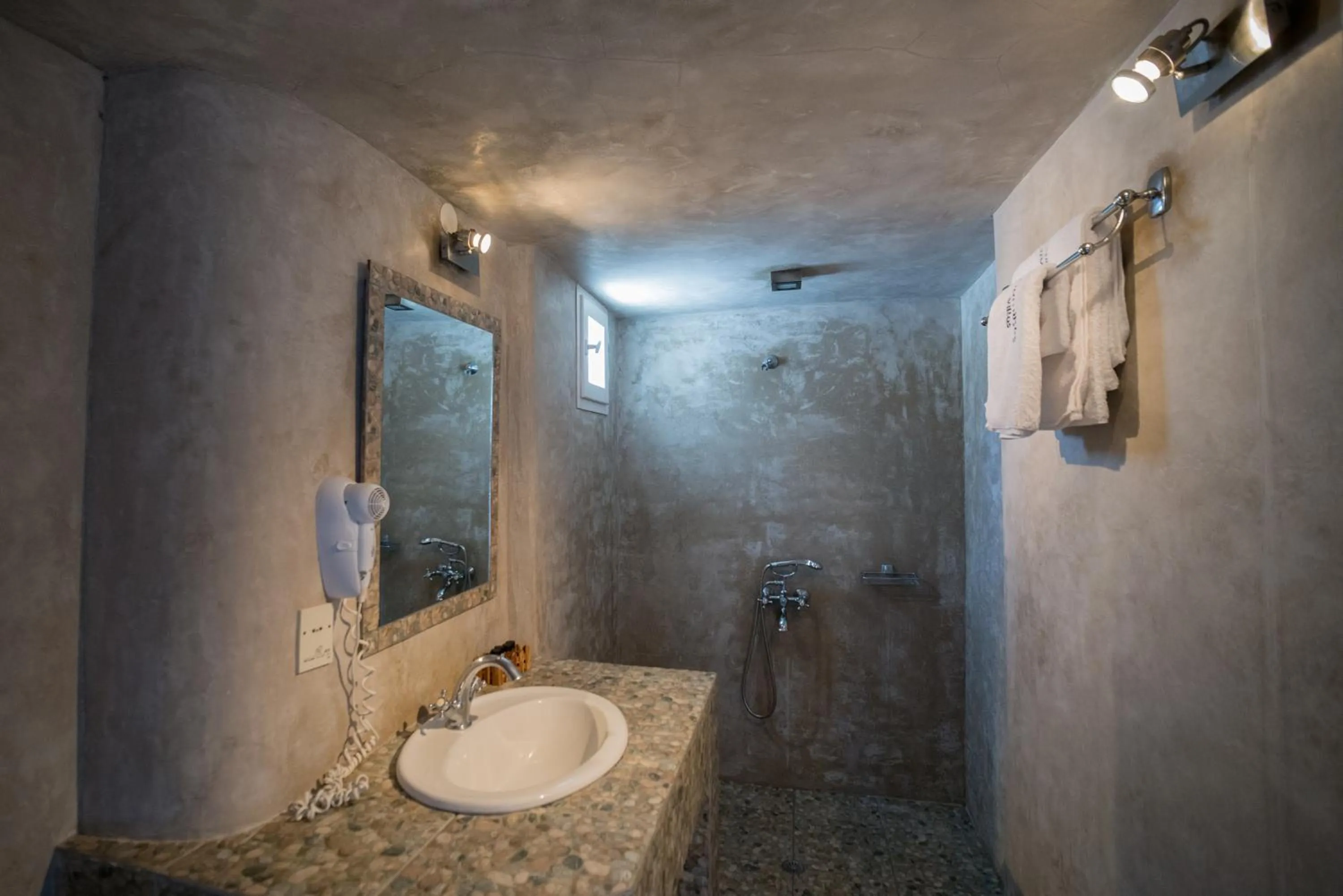 Bathroom in Nomikos Villas