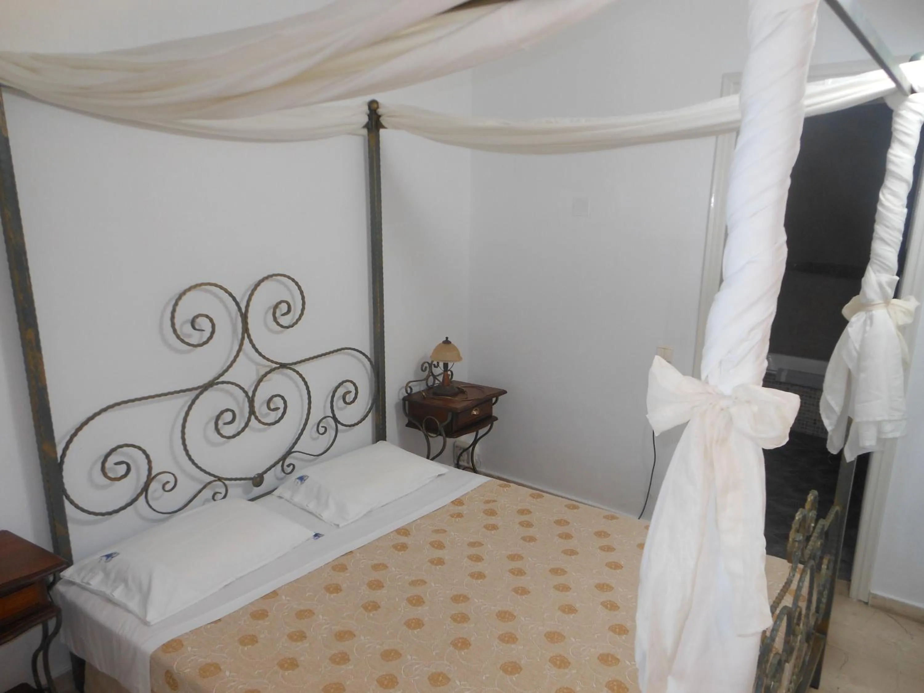 Bedroom, Bed in Nomikos Villas