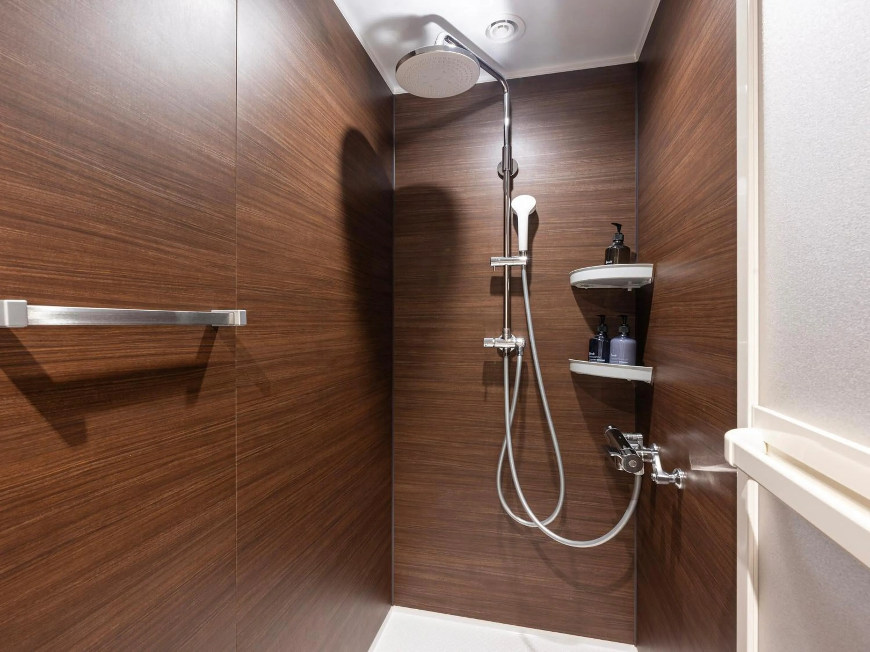 Shower in LACER OKINAWA NAHA Miebashi