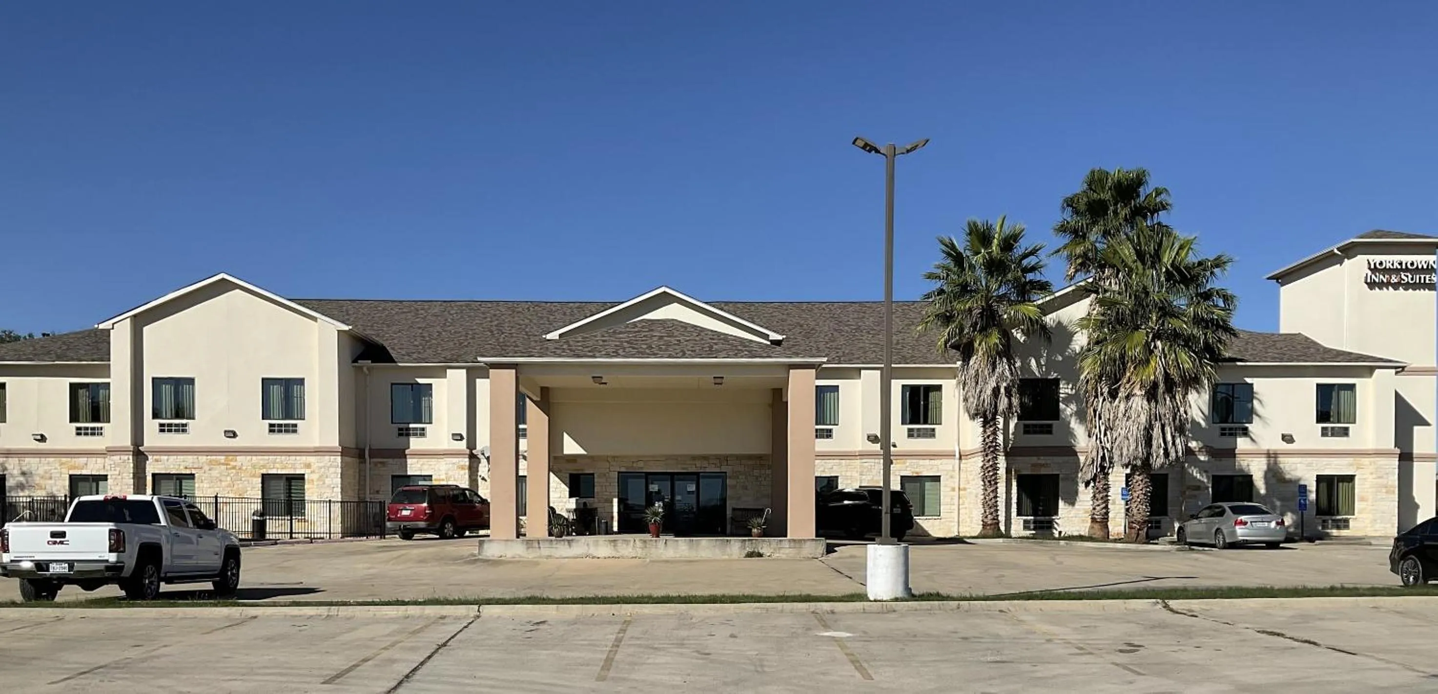 Property building in Yorktown Inn and Suites