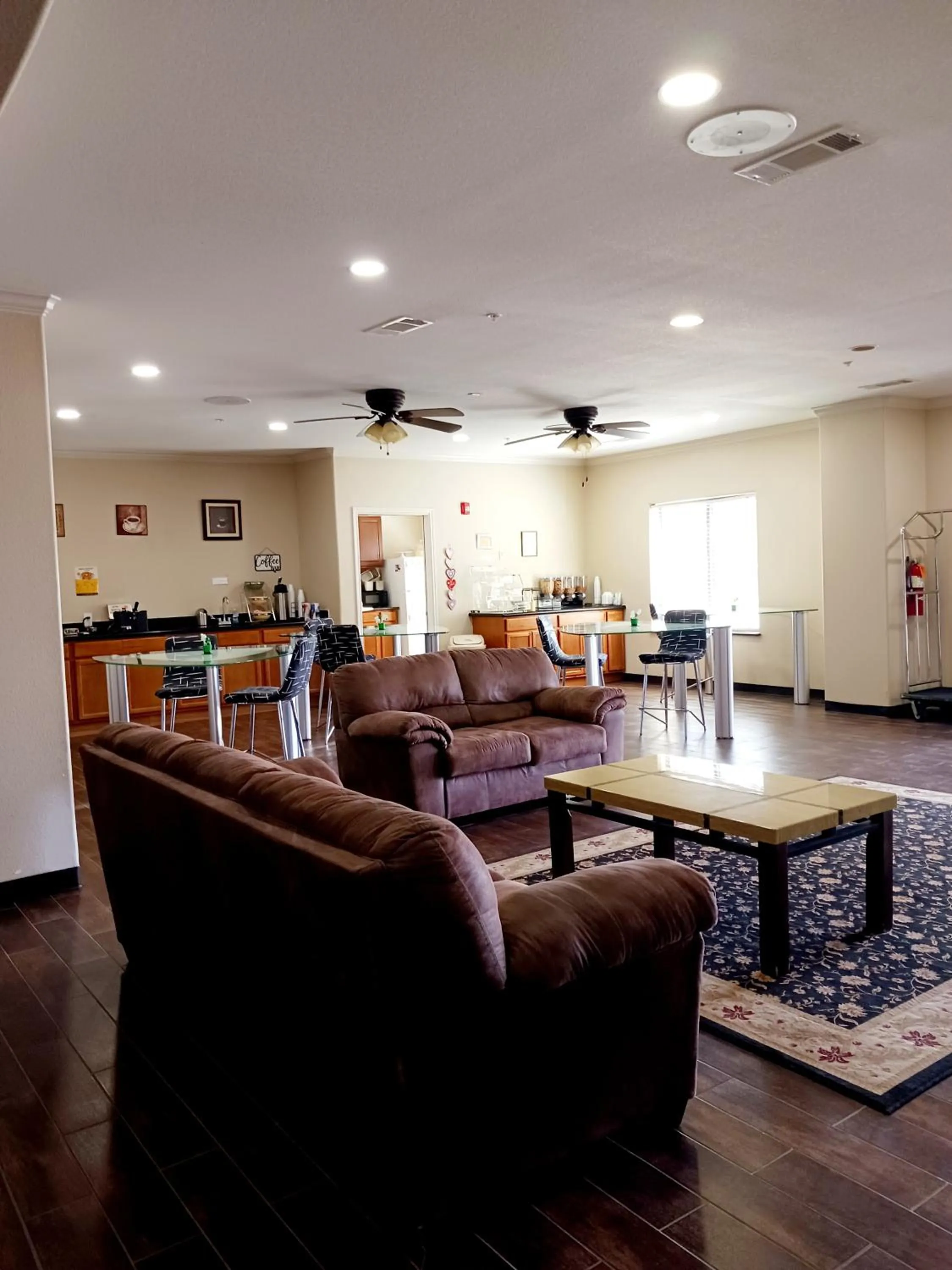 Living room in Yorktown Inn and Suites