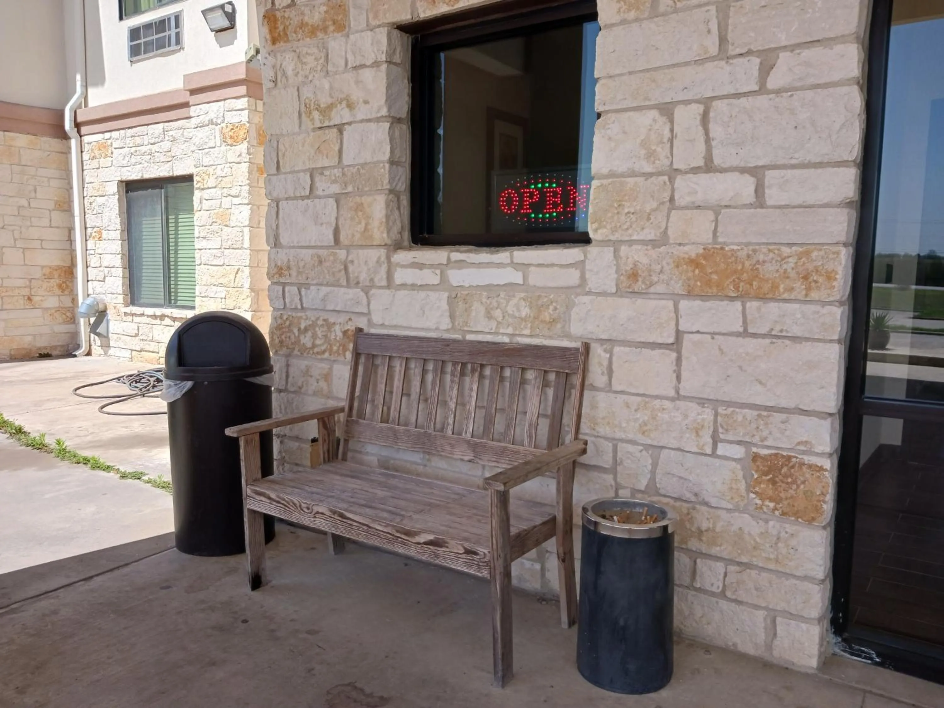 Patio in Yorktown Inn and Suites