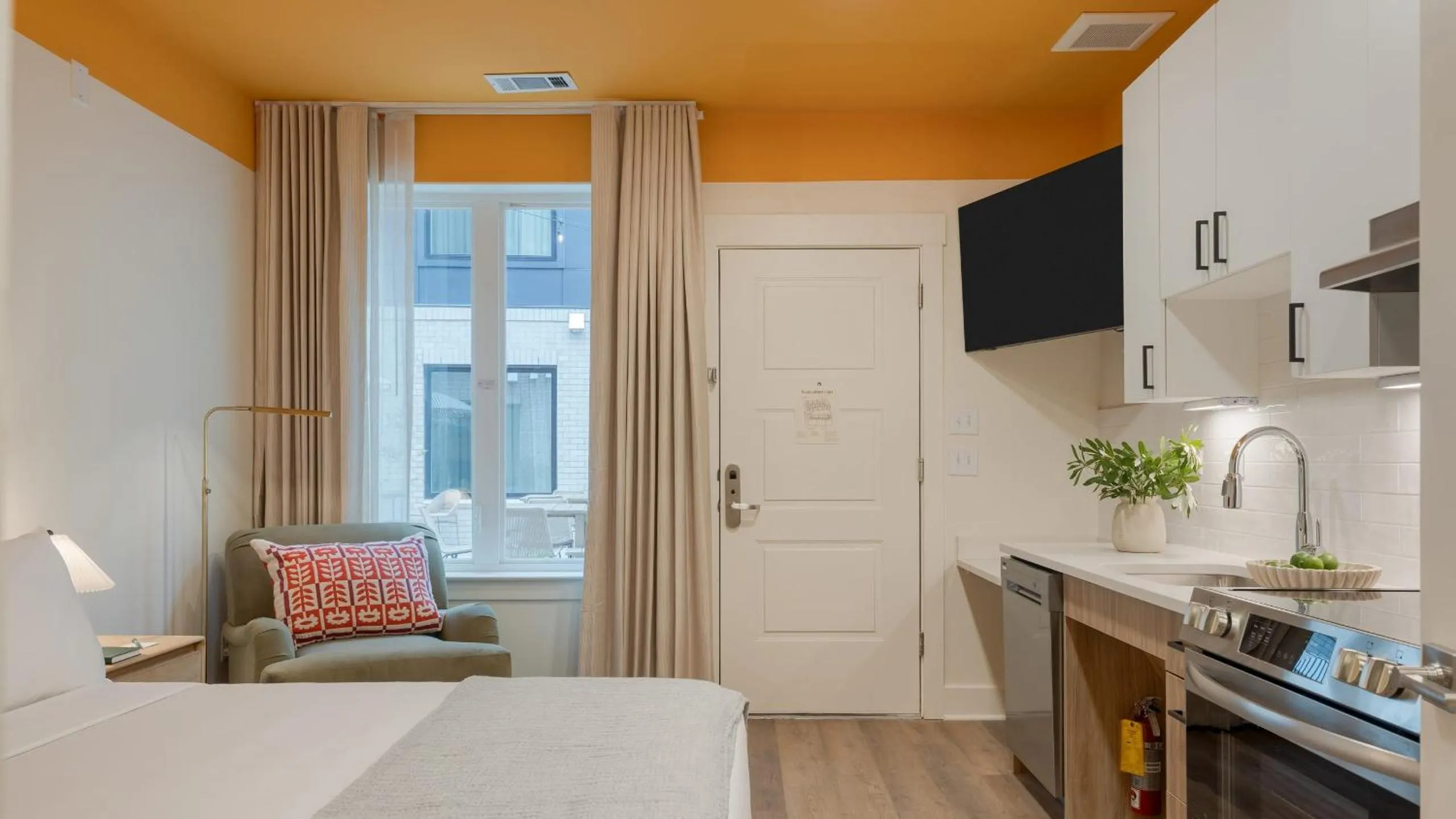 Bedroom, Bed in The Gilmore, an AvantStay Hotel