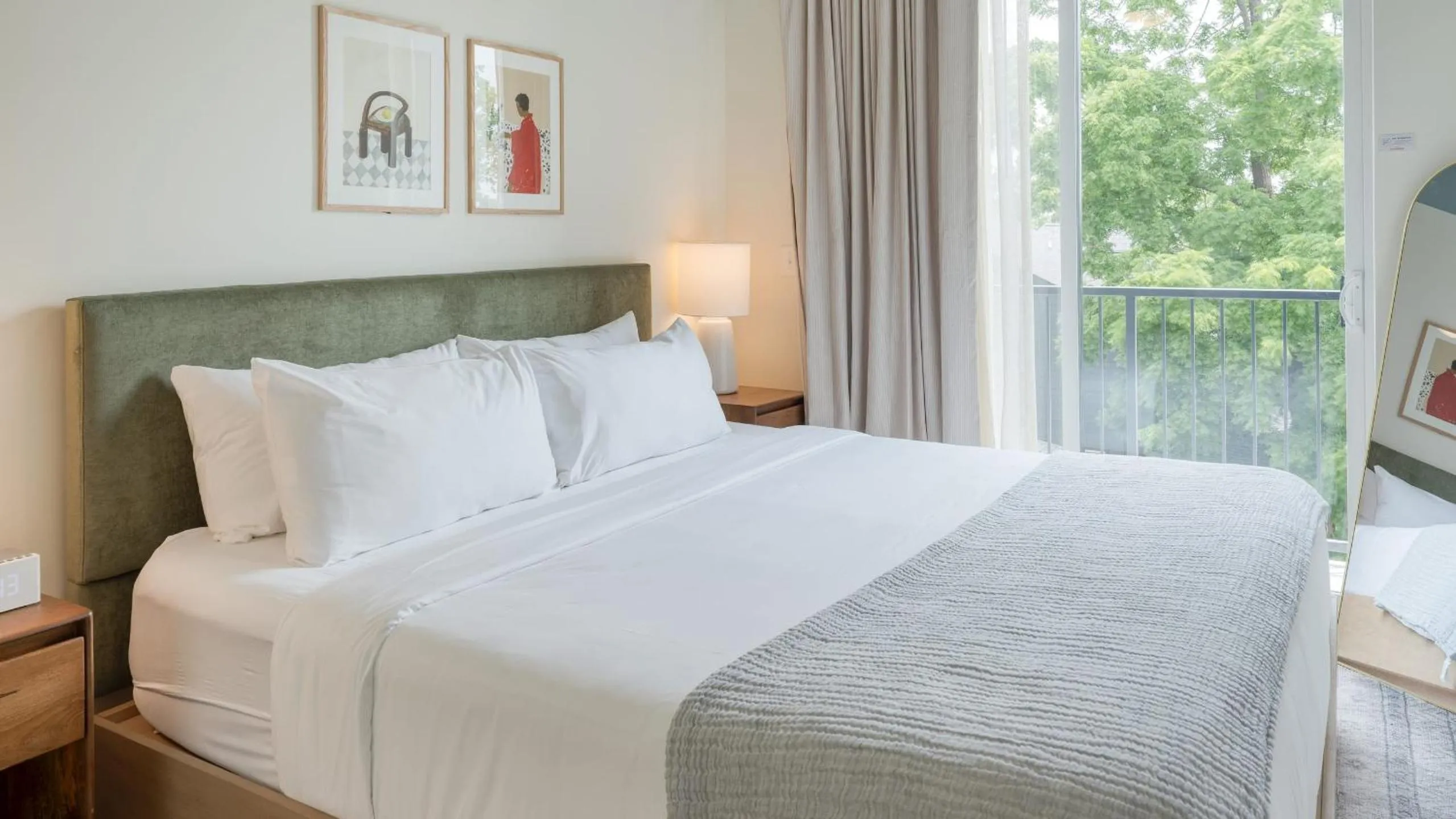 Bedroom, Bed in The Gilmore, an AvantStay Hotel