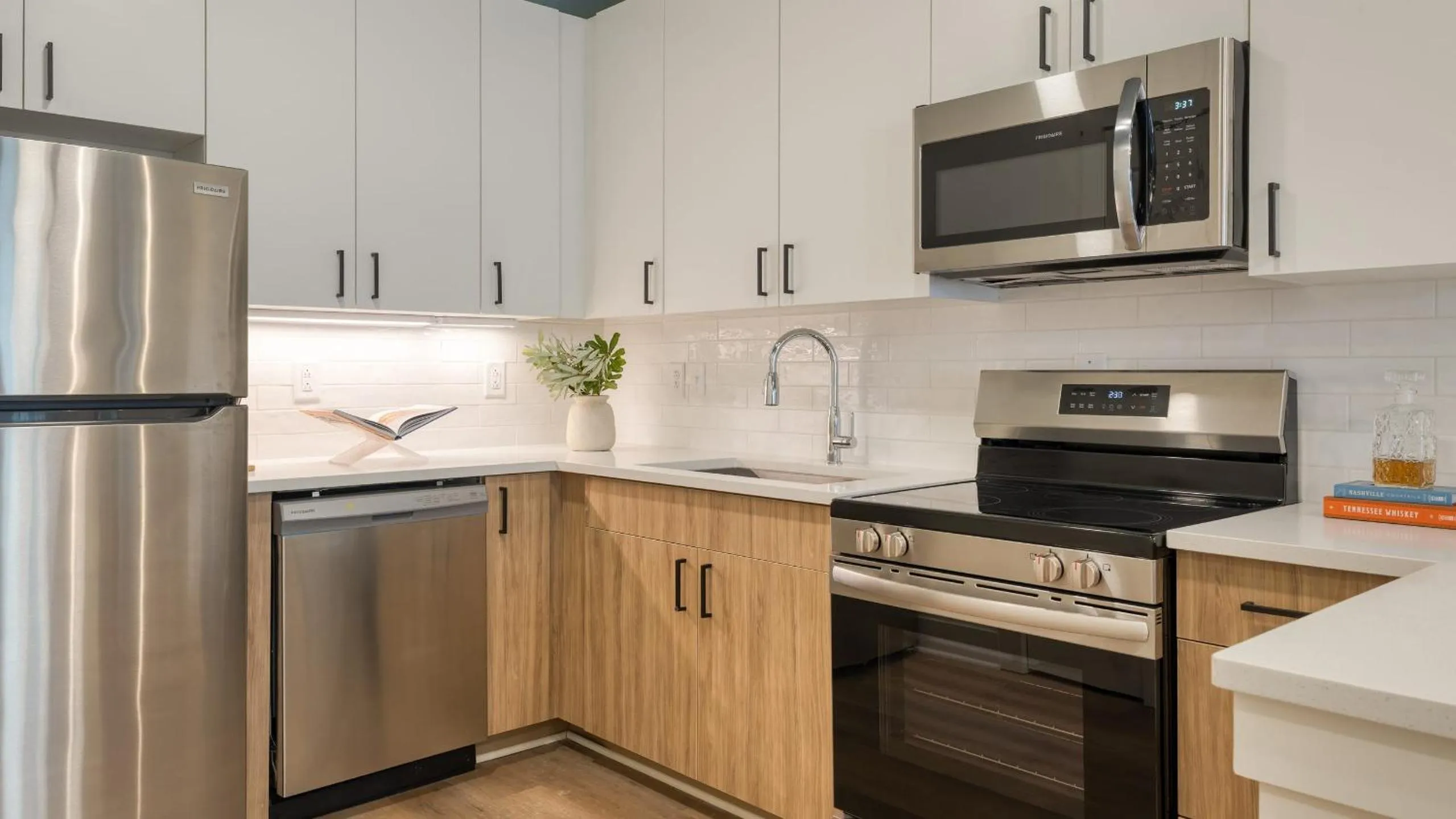 Kitchen or kitchenette in The Gilmore, an AvantStay Hotel