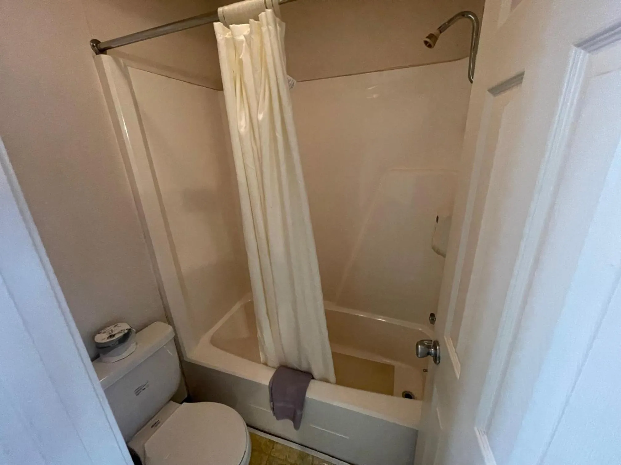 Shower in Riverside Inn