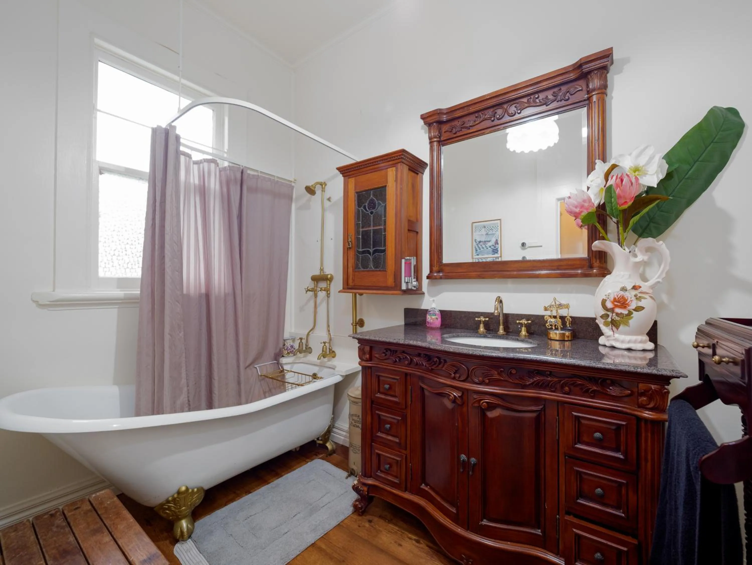 Bathroom in Otira Stagecoach Hotel